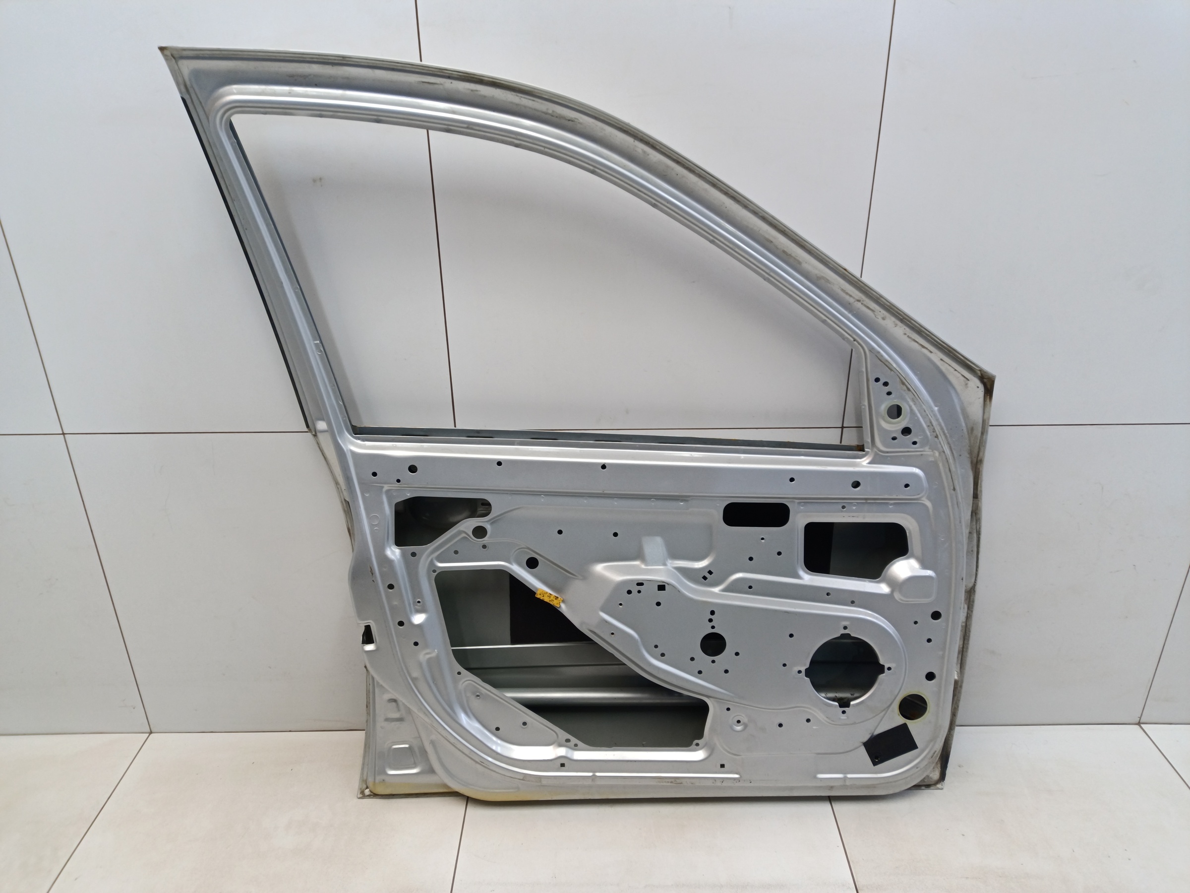 Дверь передняя левая Lada Granta 1