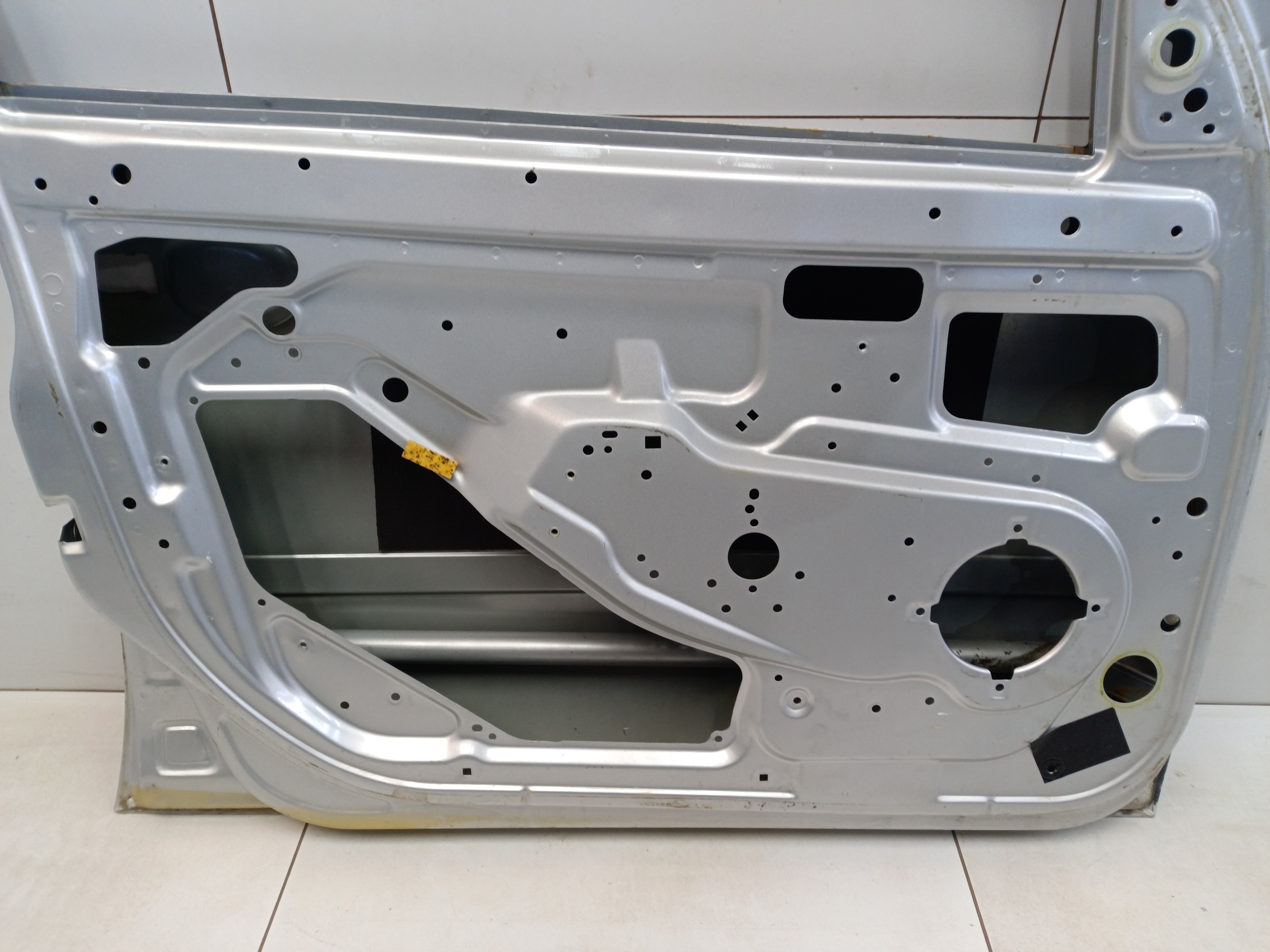 Дверь передняя левая Lada Granta 1