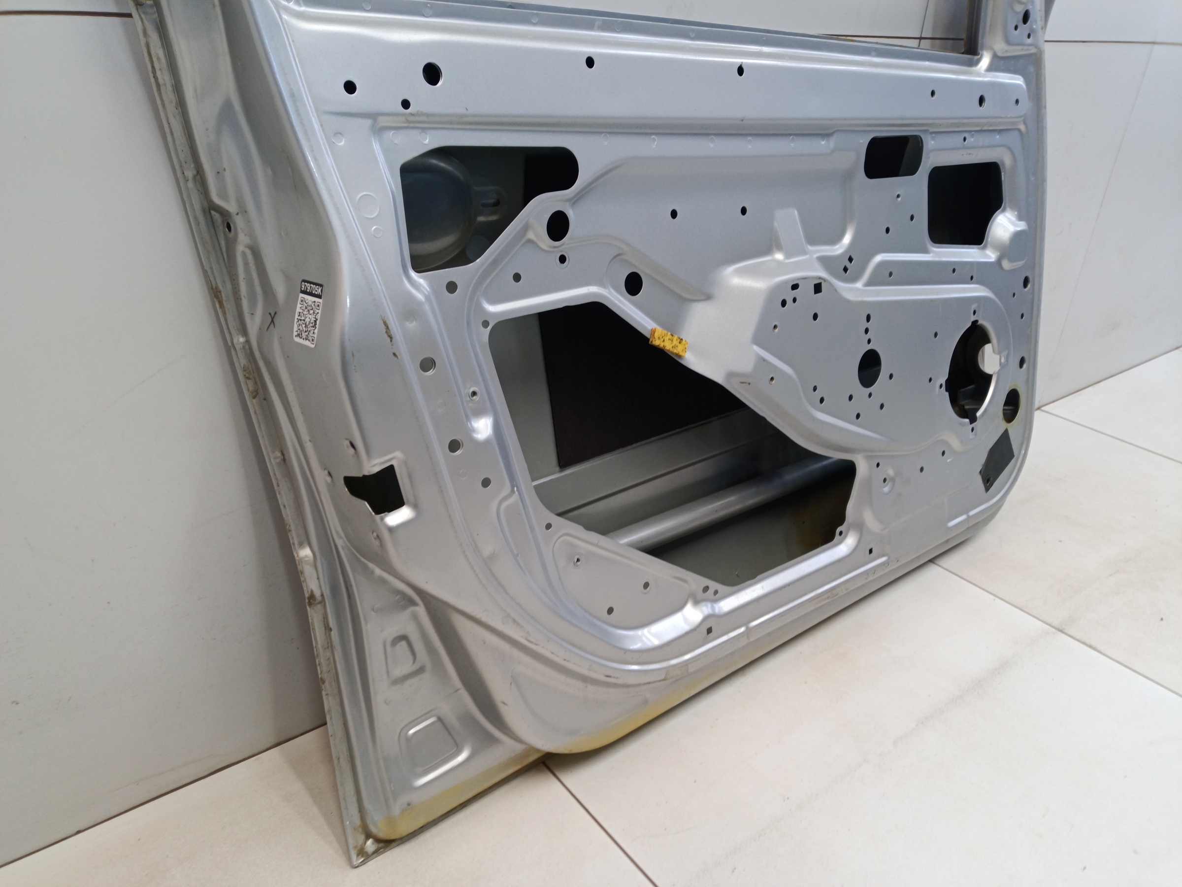 Дверь передняя левая Lada Granta 1