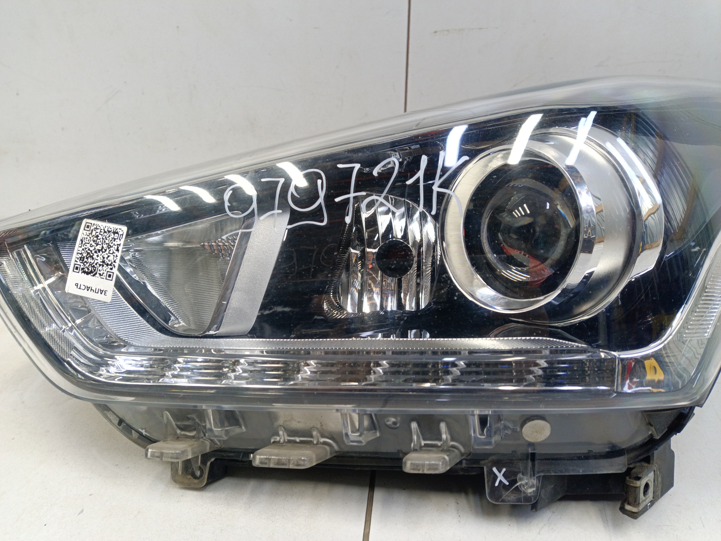 Фара передняя левая Hyundai Creta 1 галоген линза ДХО черная