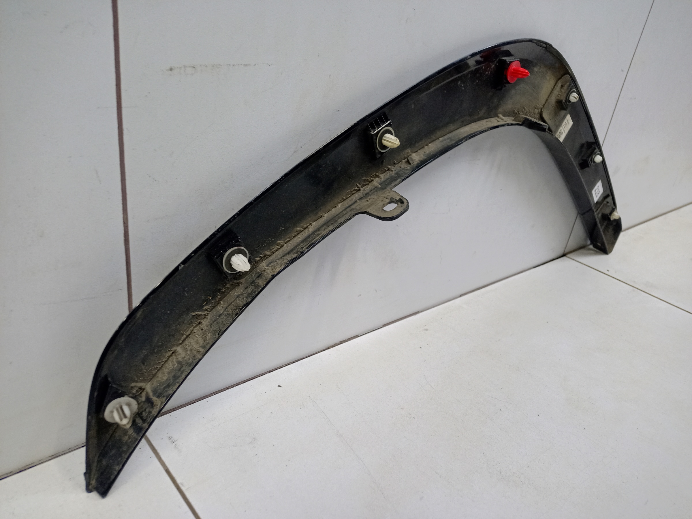 Накладка крыла заднего левого Toyota Land Cruiser 300