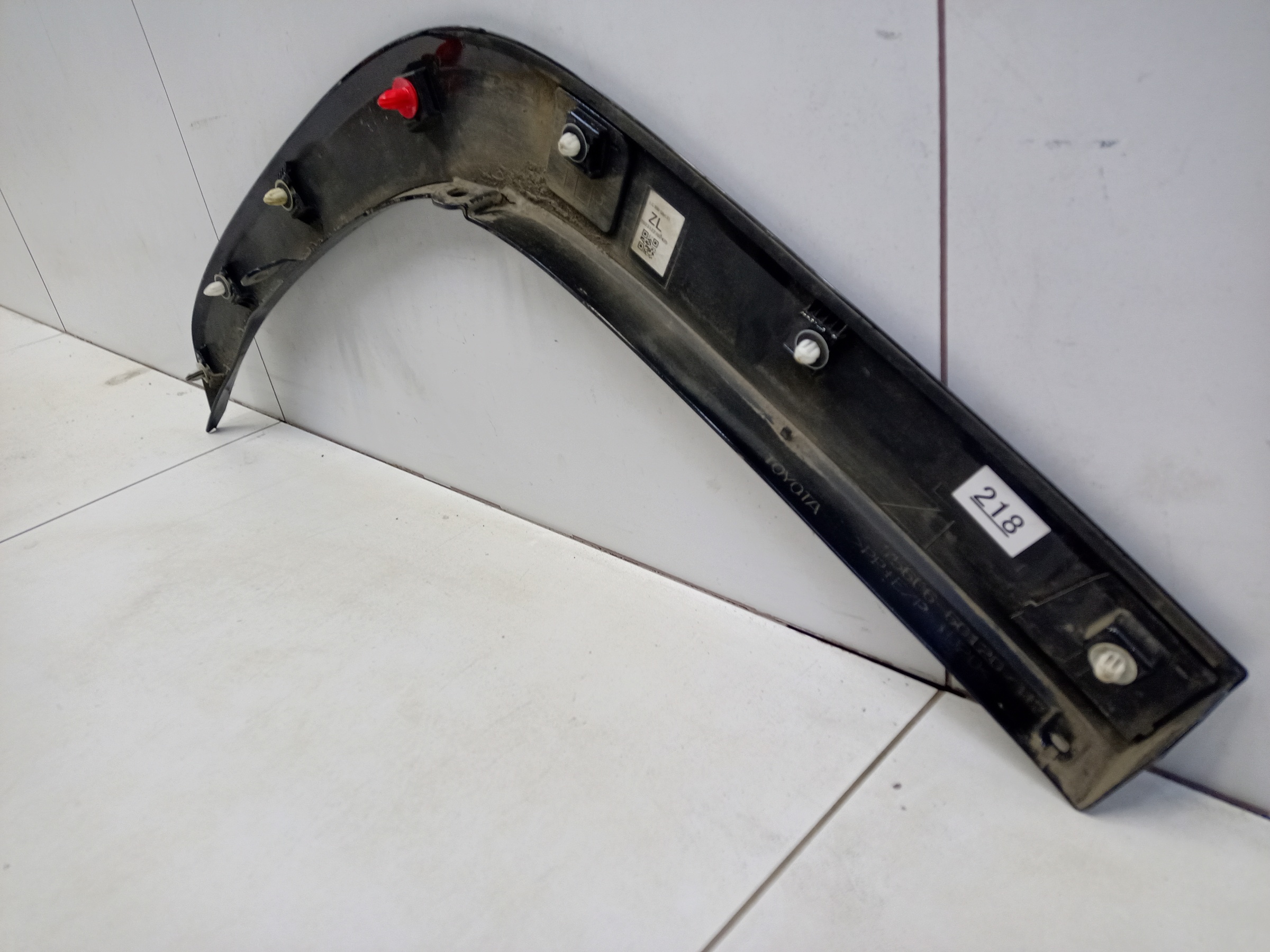 Накладка крыла заднего левого Toyota Land Cruiser 300