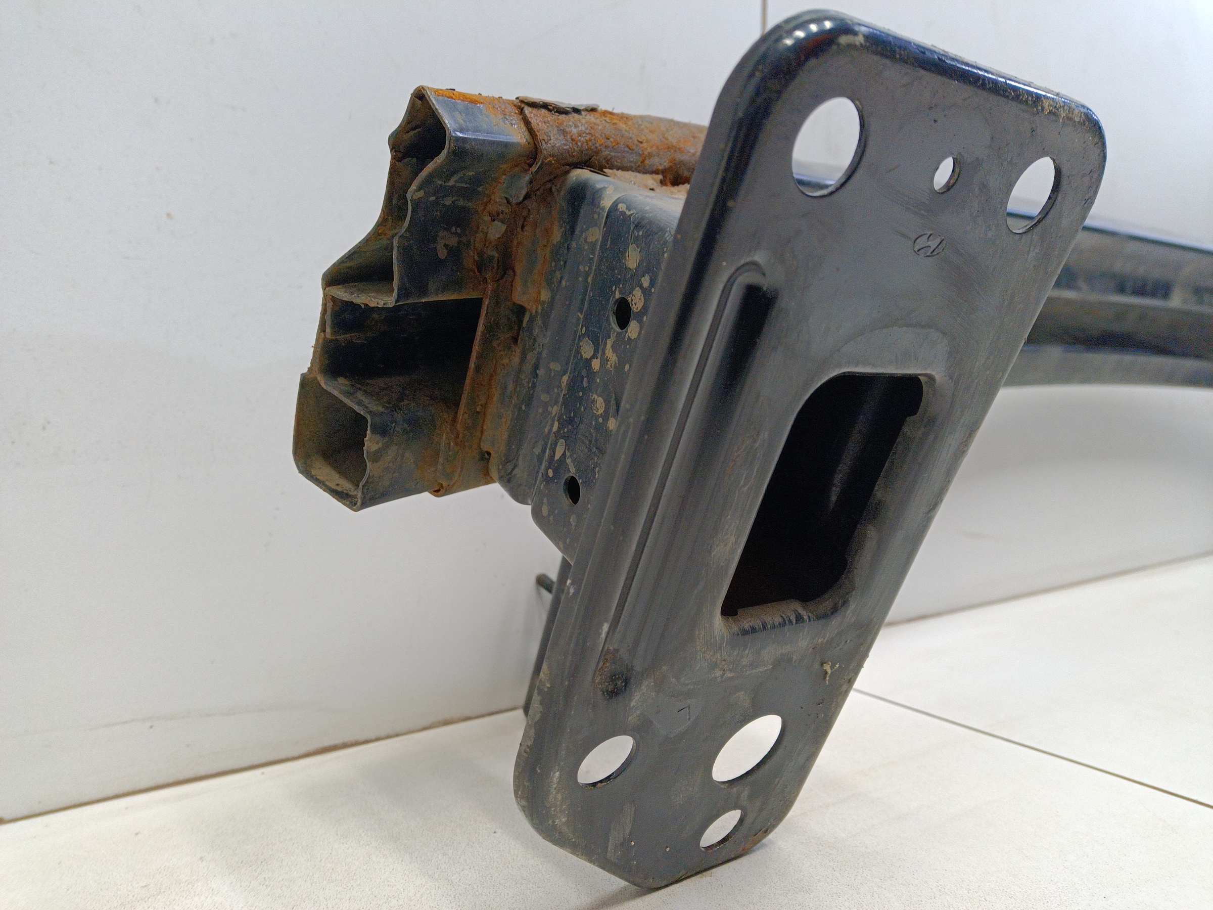 Усилитель переднего бампера Hyundai Creta 1