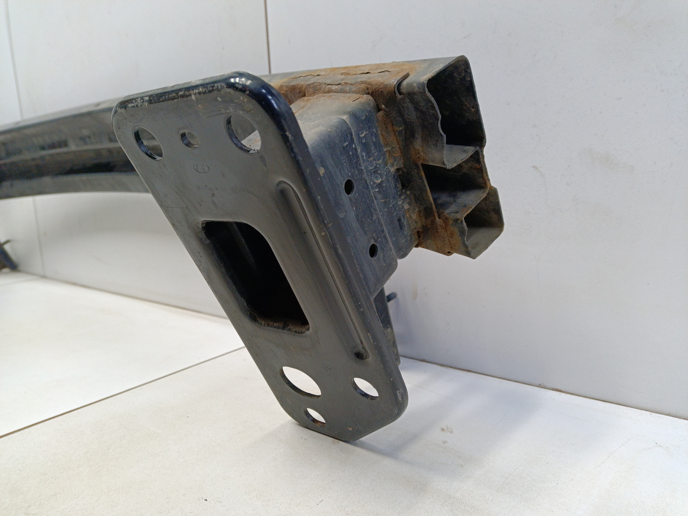 Усилитель переднего бампера Hyundai Creta 1