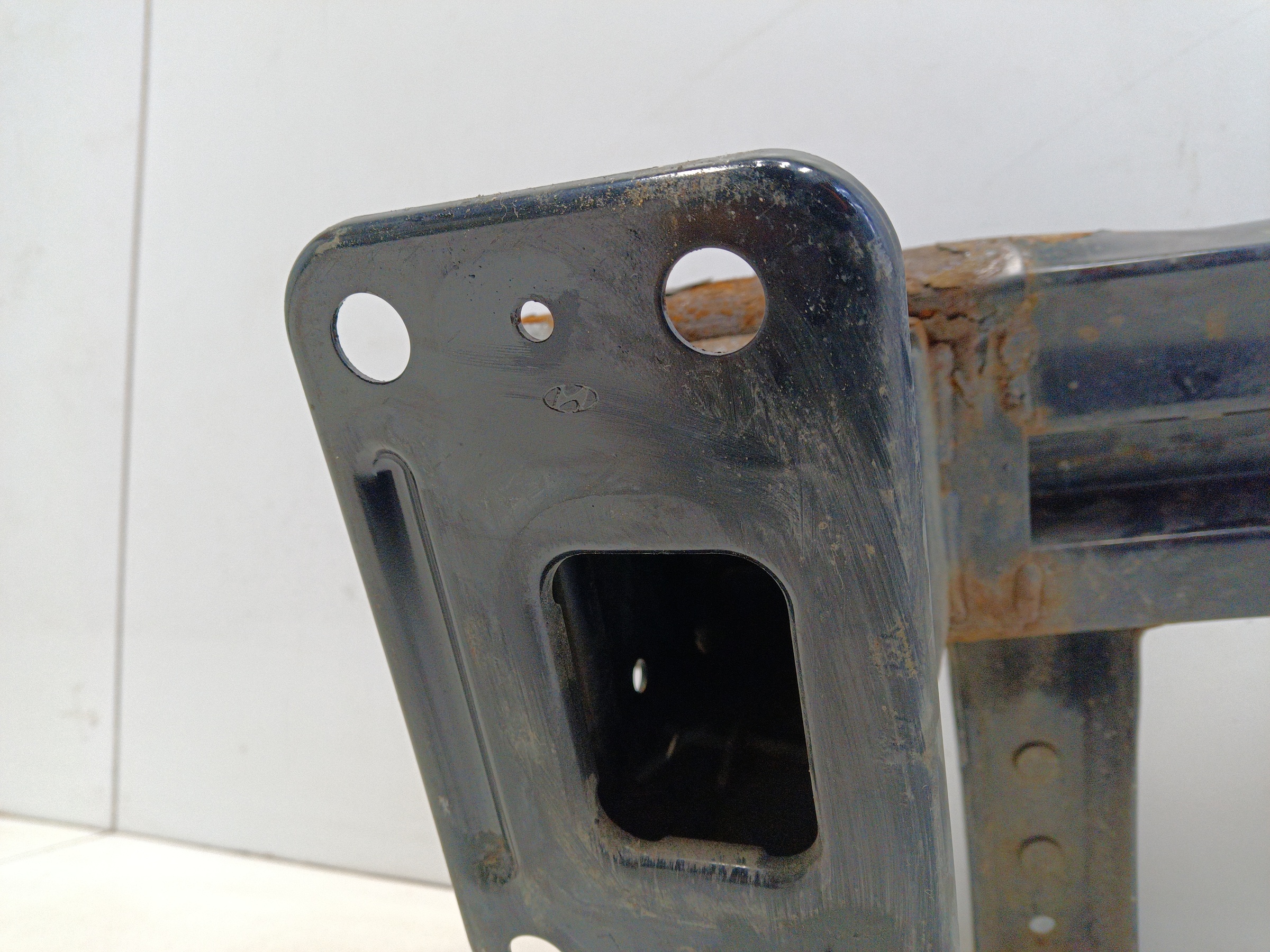 Усилитель переднего бампера Hyundai Creta 1