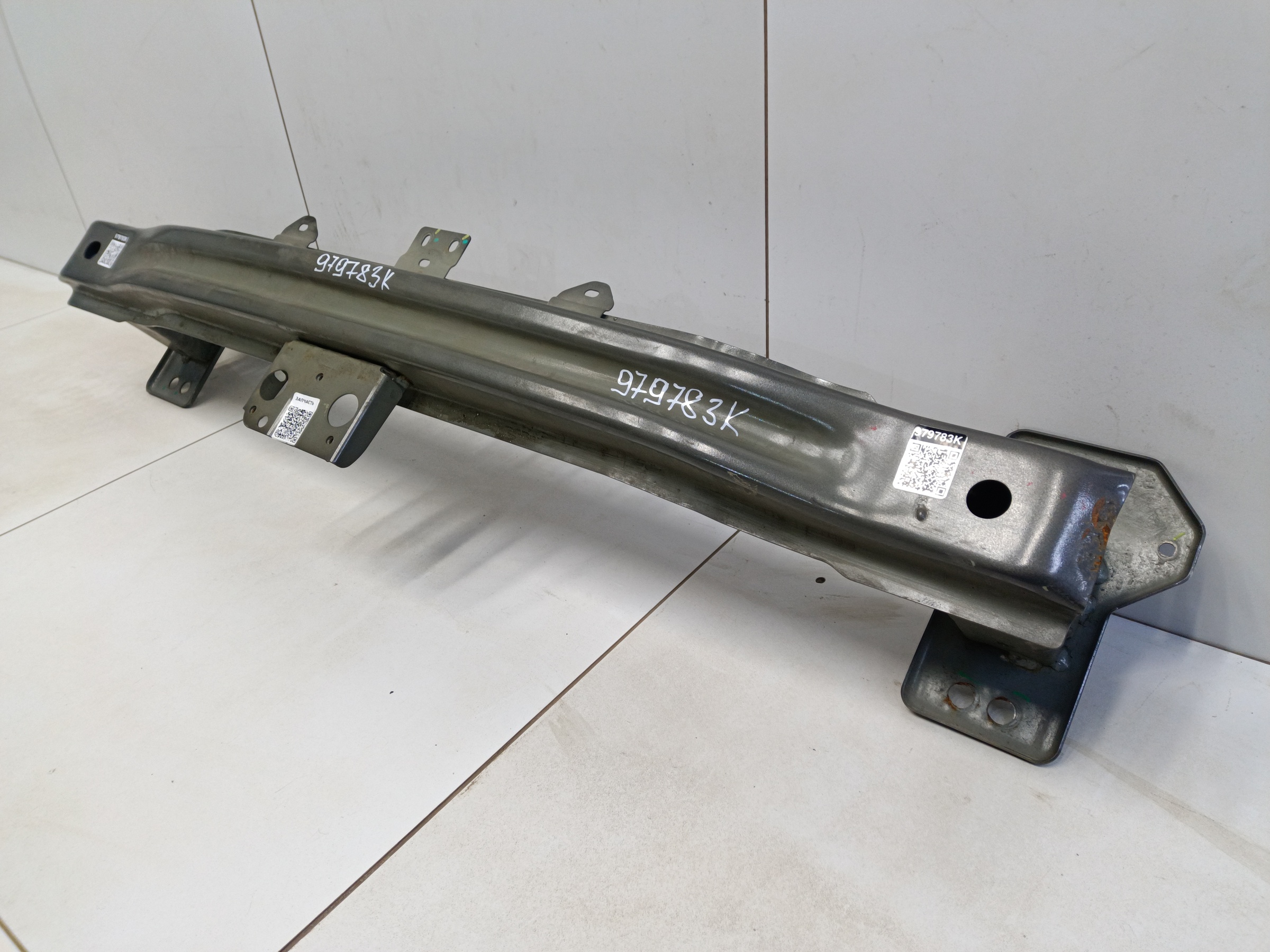 Усилитель переднего бампера Geely Atlas Pro под радар