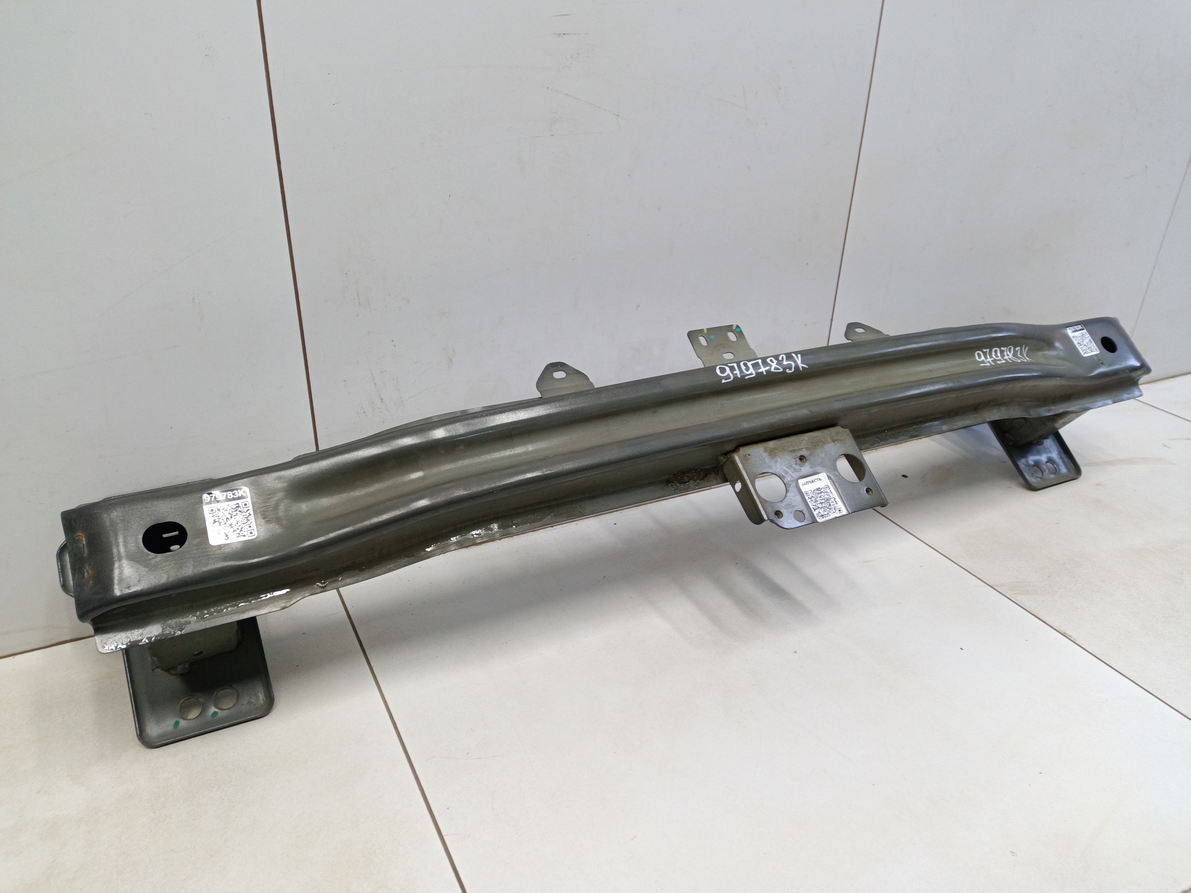 Усилитель переднего бампера Geely Atlas Pro под радар