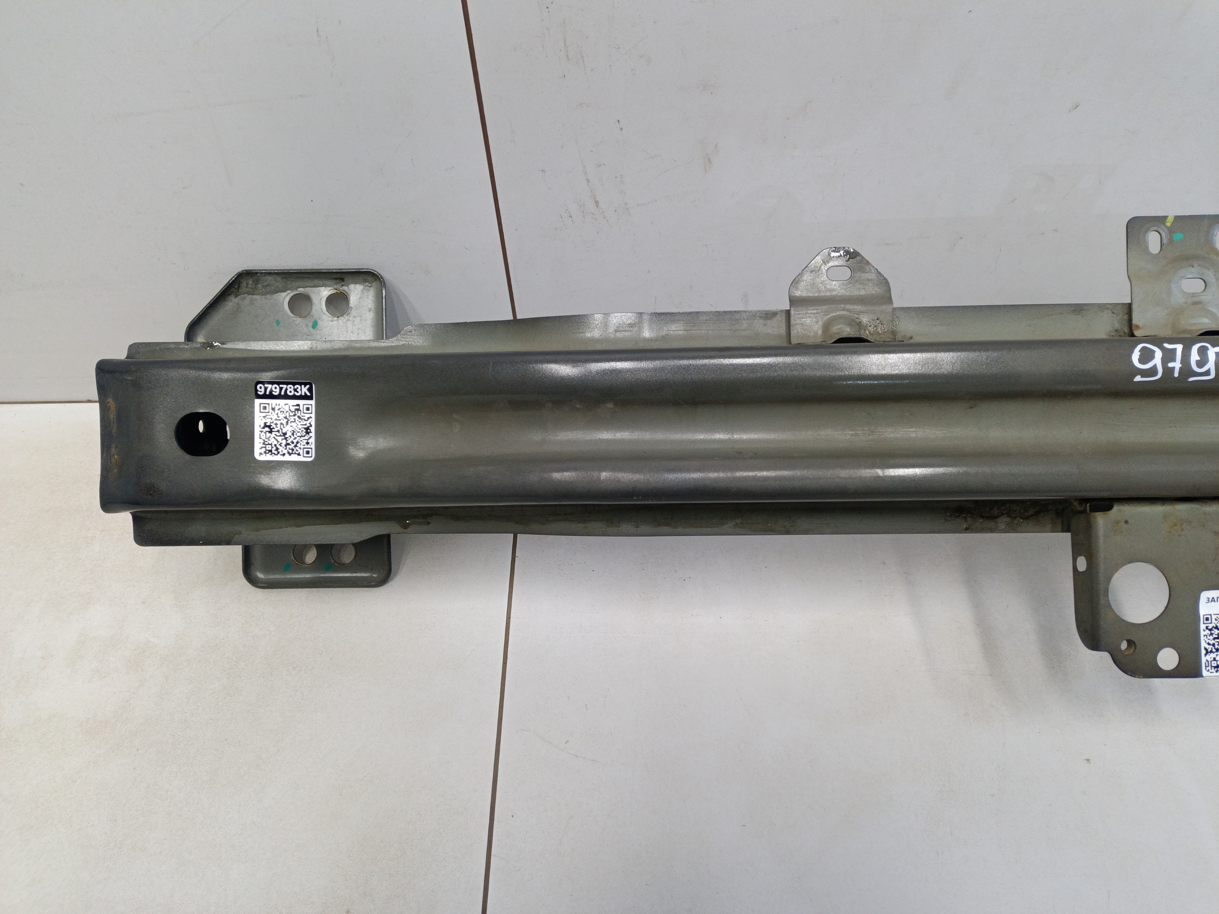 Усилитель переднего бампера Geely Atlas Pro под радар