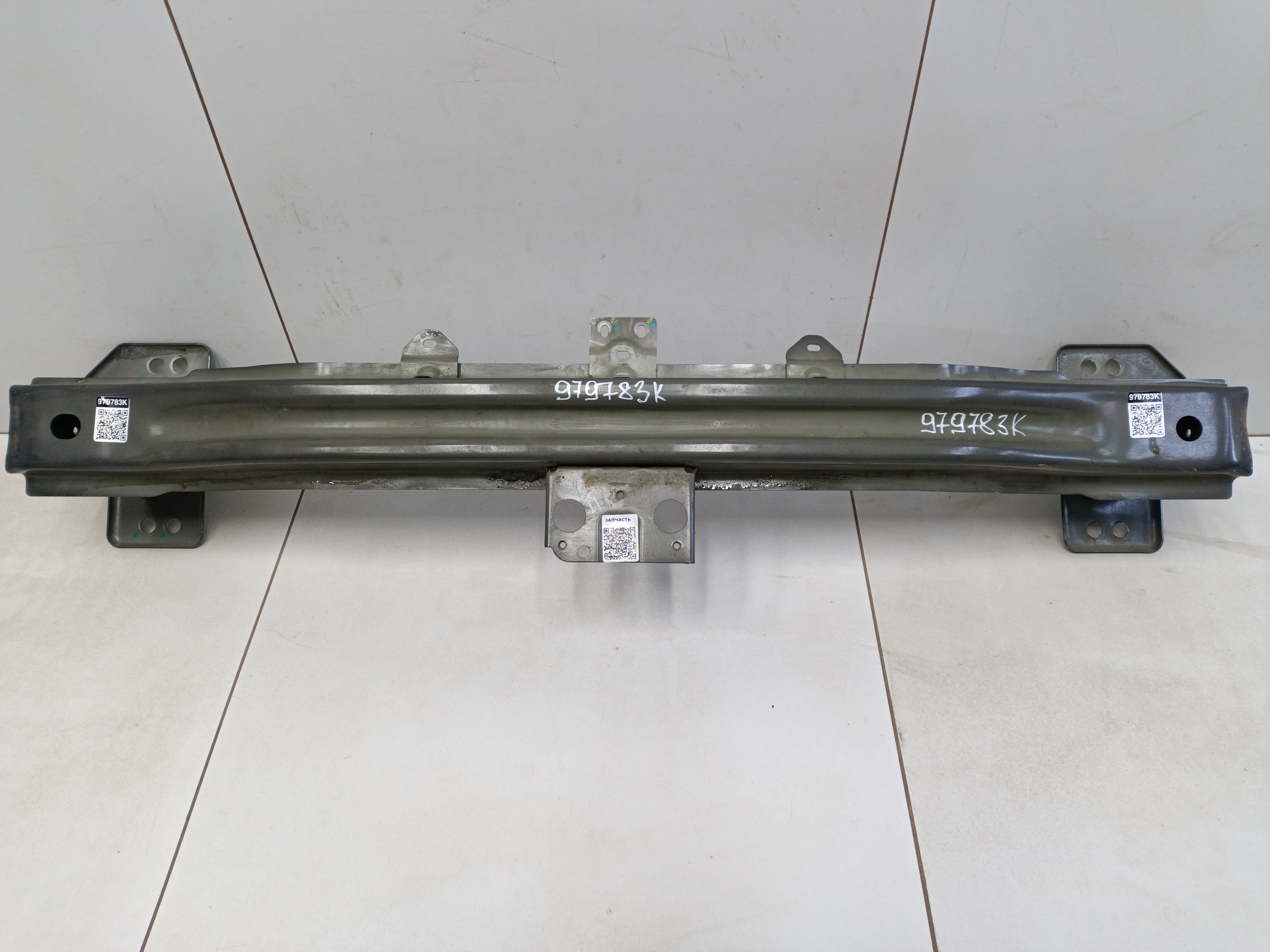 Усилитель переднего бампера Geely Atlas Pro под радар