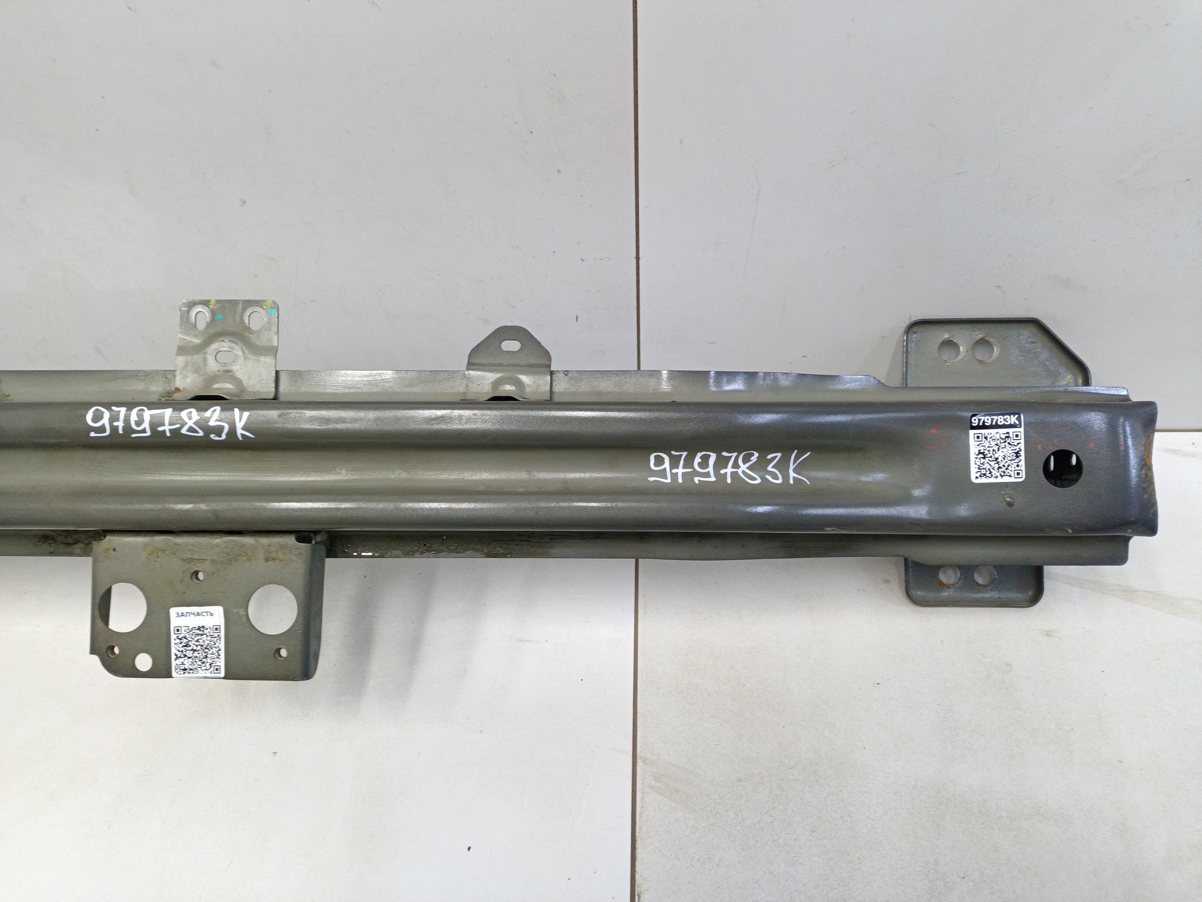 Усилитель переднего бампера Geely Atlas Pro под радар