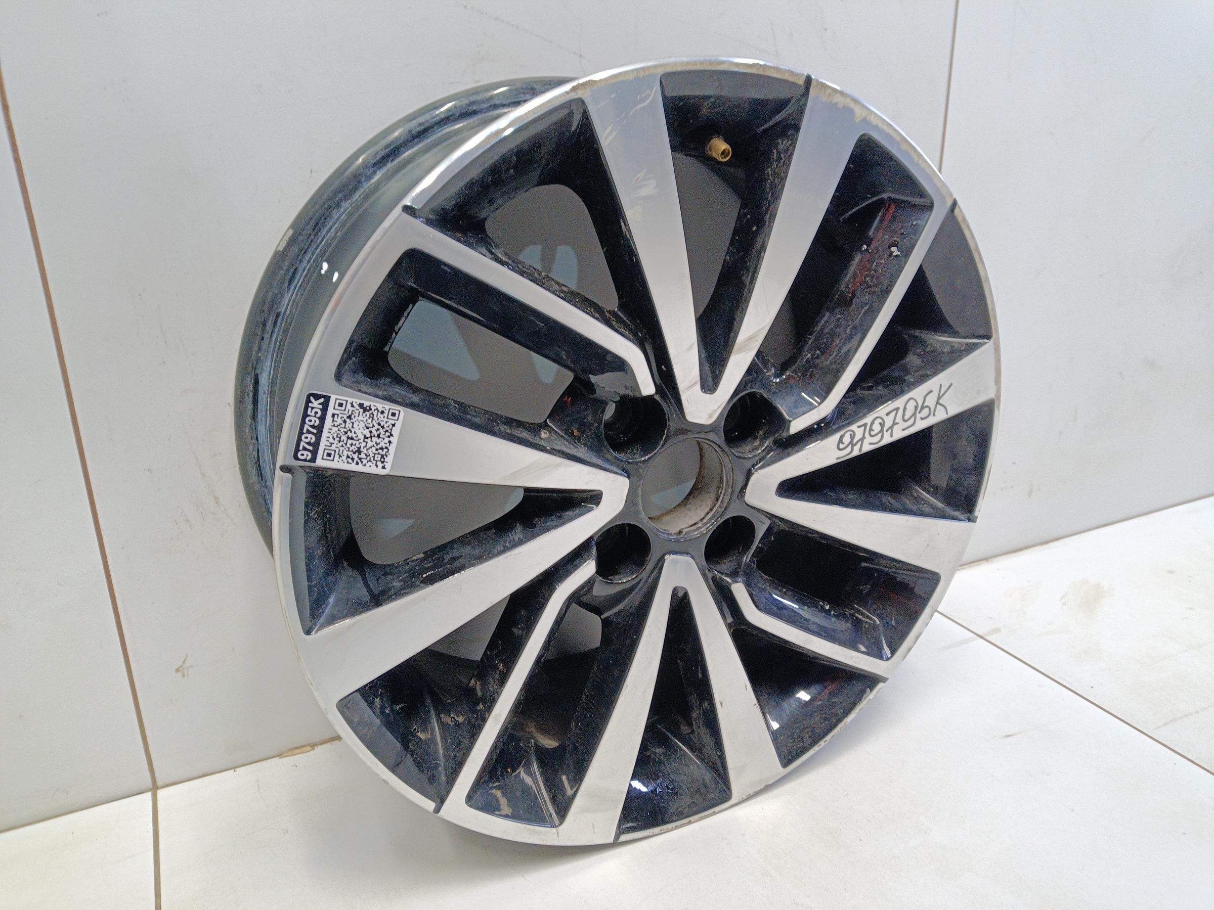 Диск колеса литой Lada Granta Restail R15