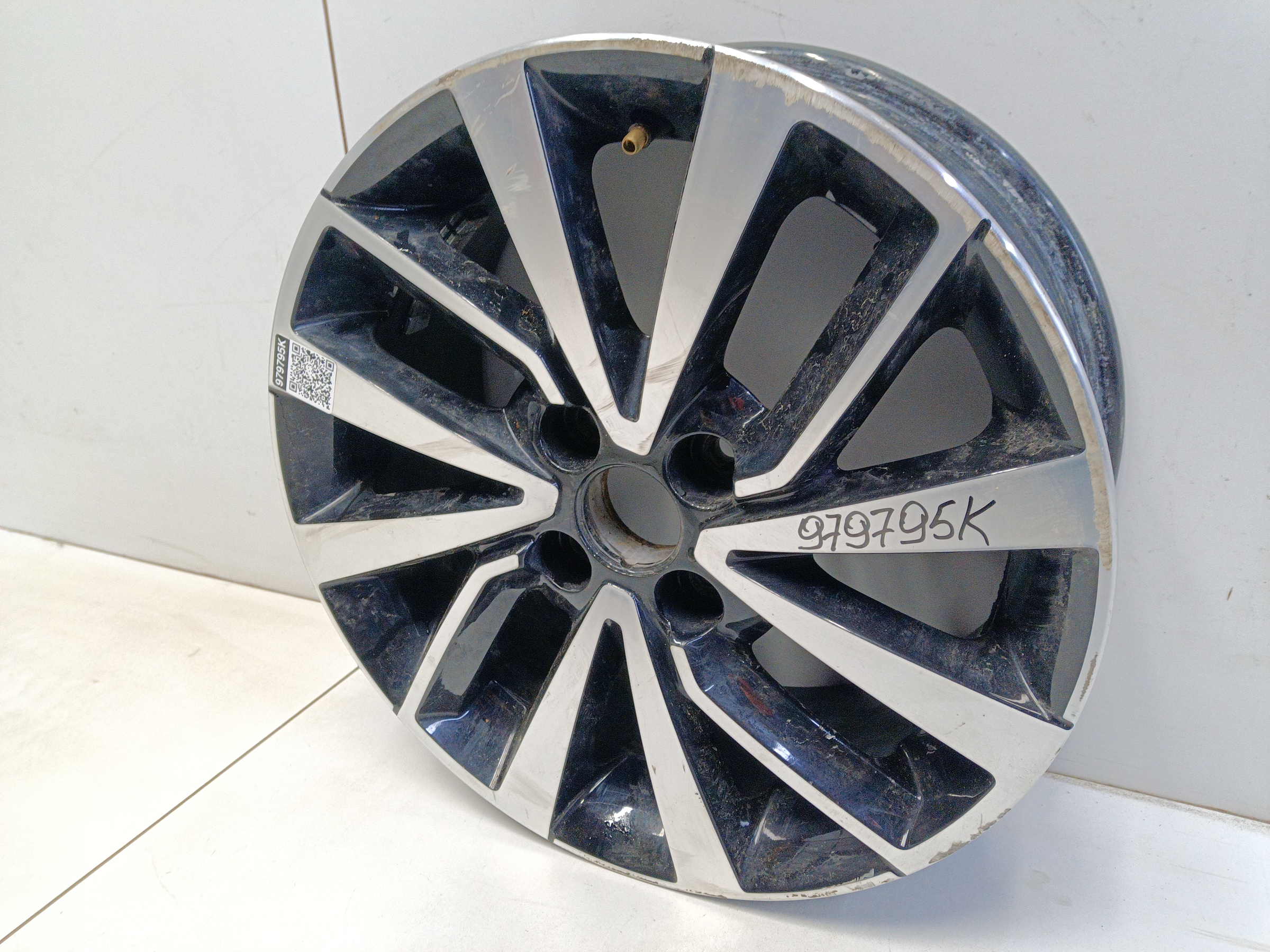 Диск колеса литой Lada Granta Restail R15