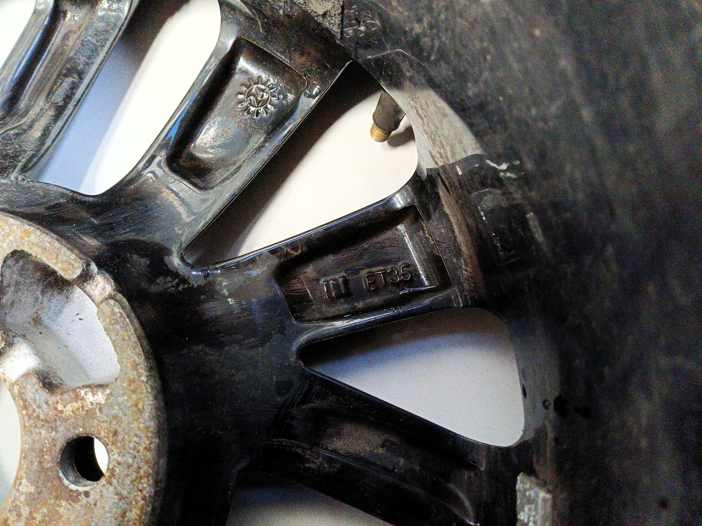 Диск колеса литой Lada Granta Restail R15