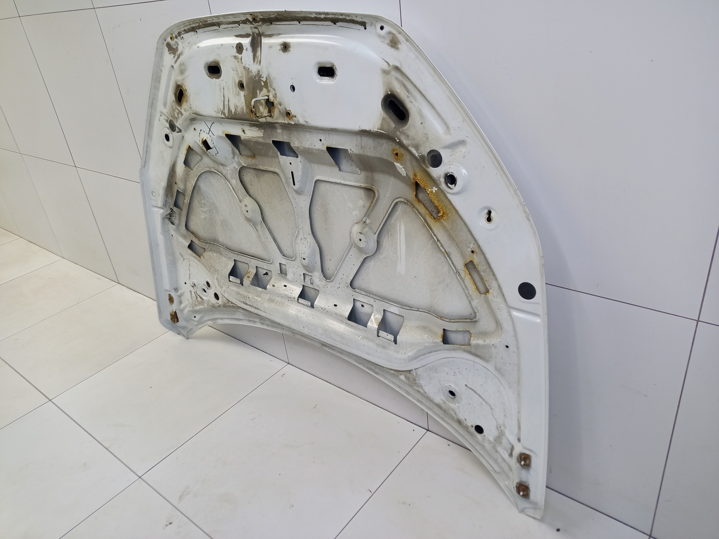 Капот Lada Vesta