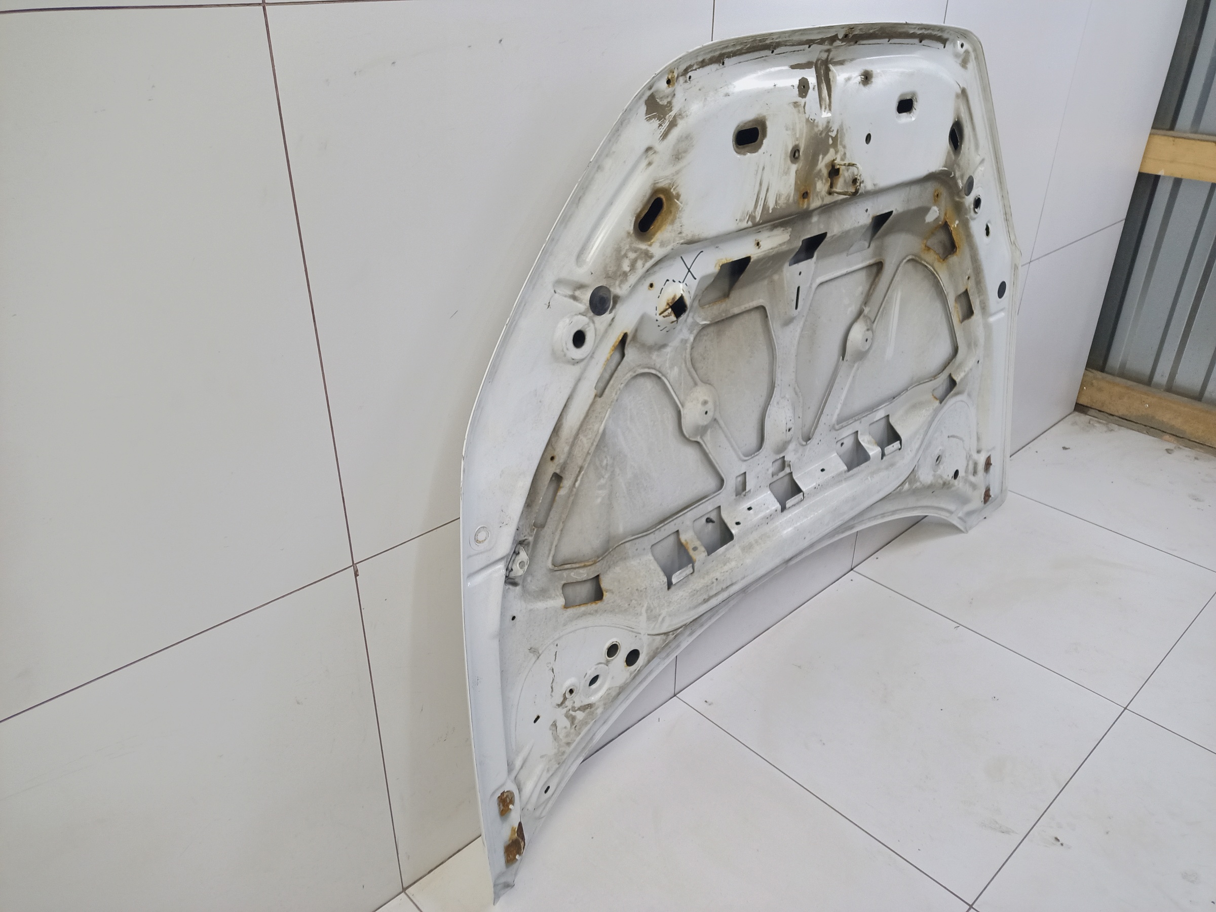 Капот Lada Vesta