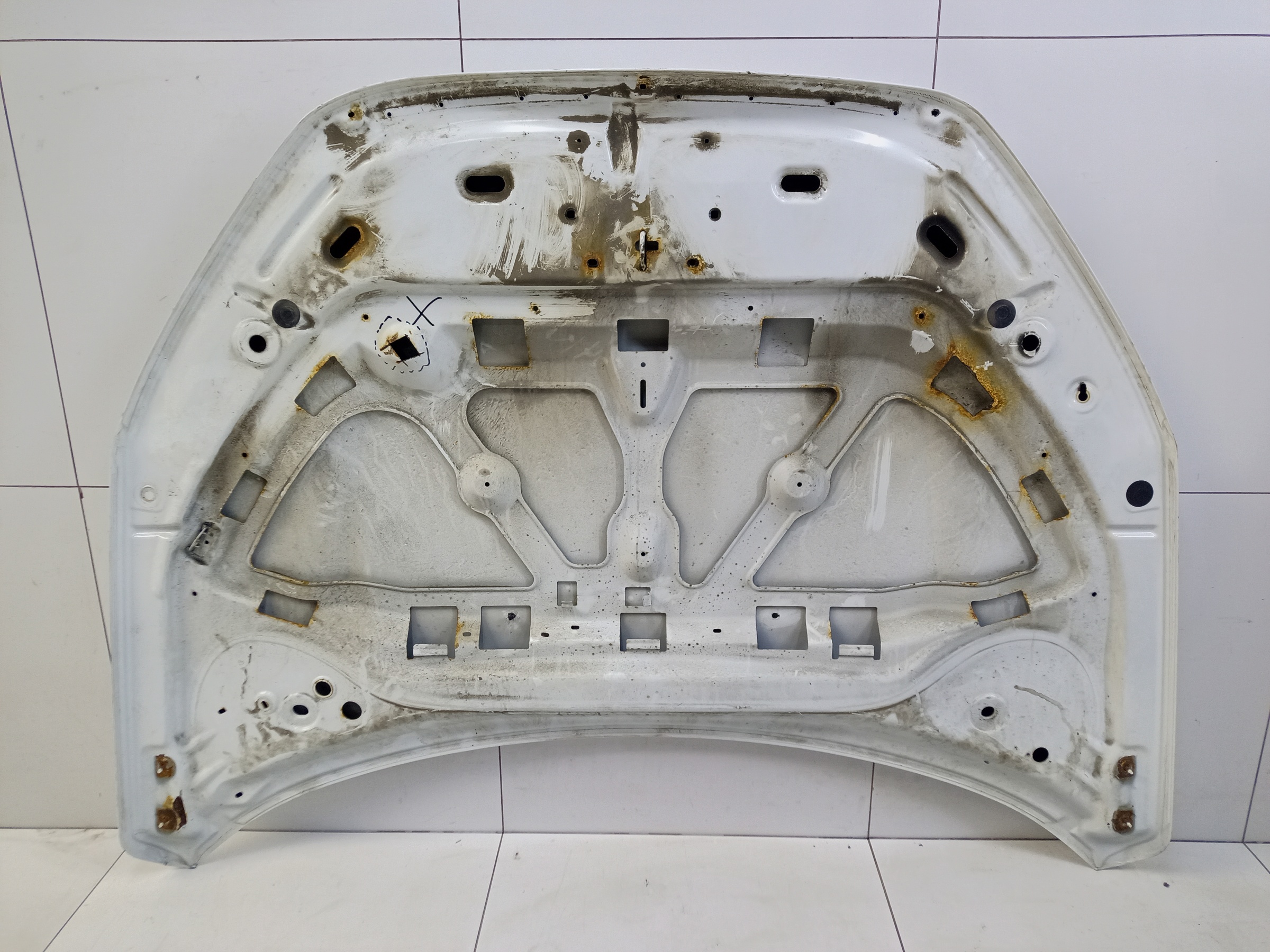 Капот Lada Vesta