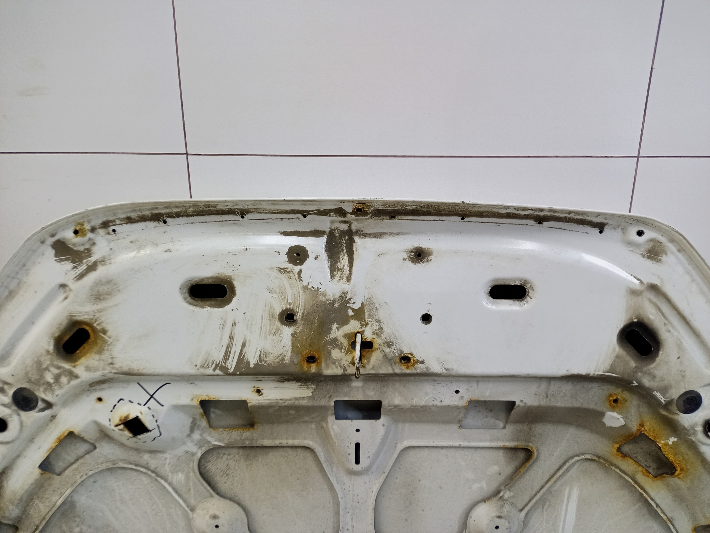 Капот Lada Vesta