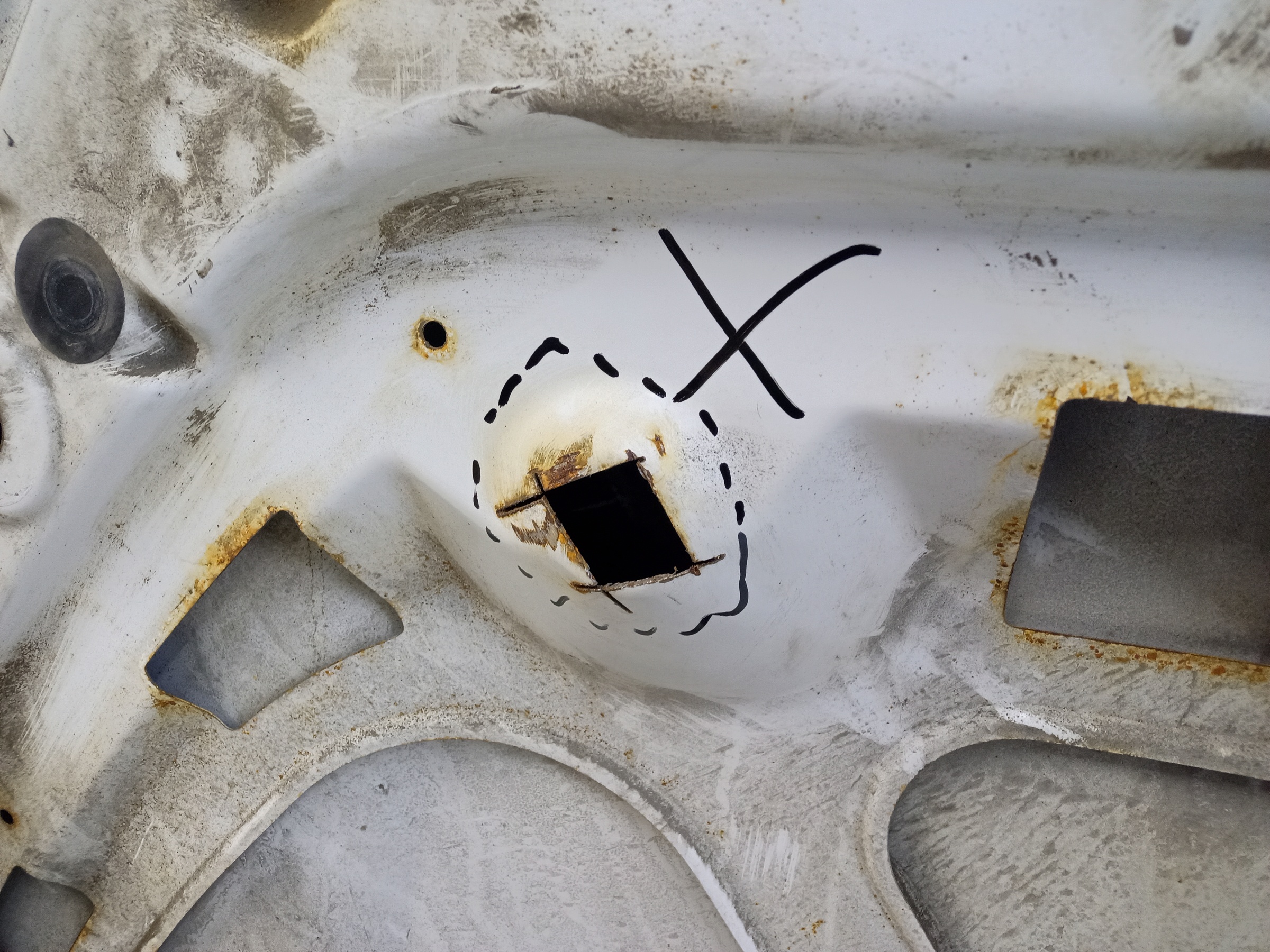 Капот Lada Vesta