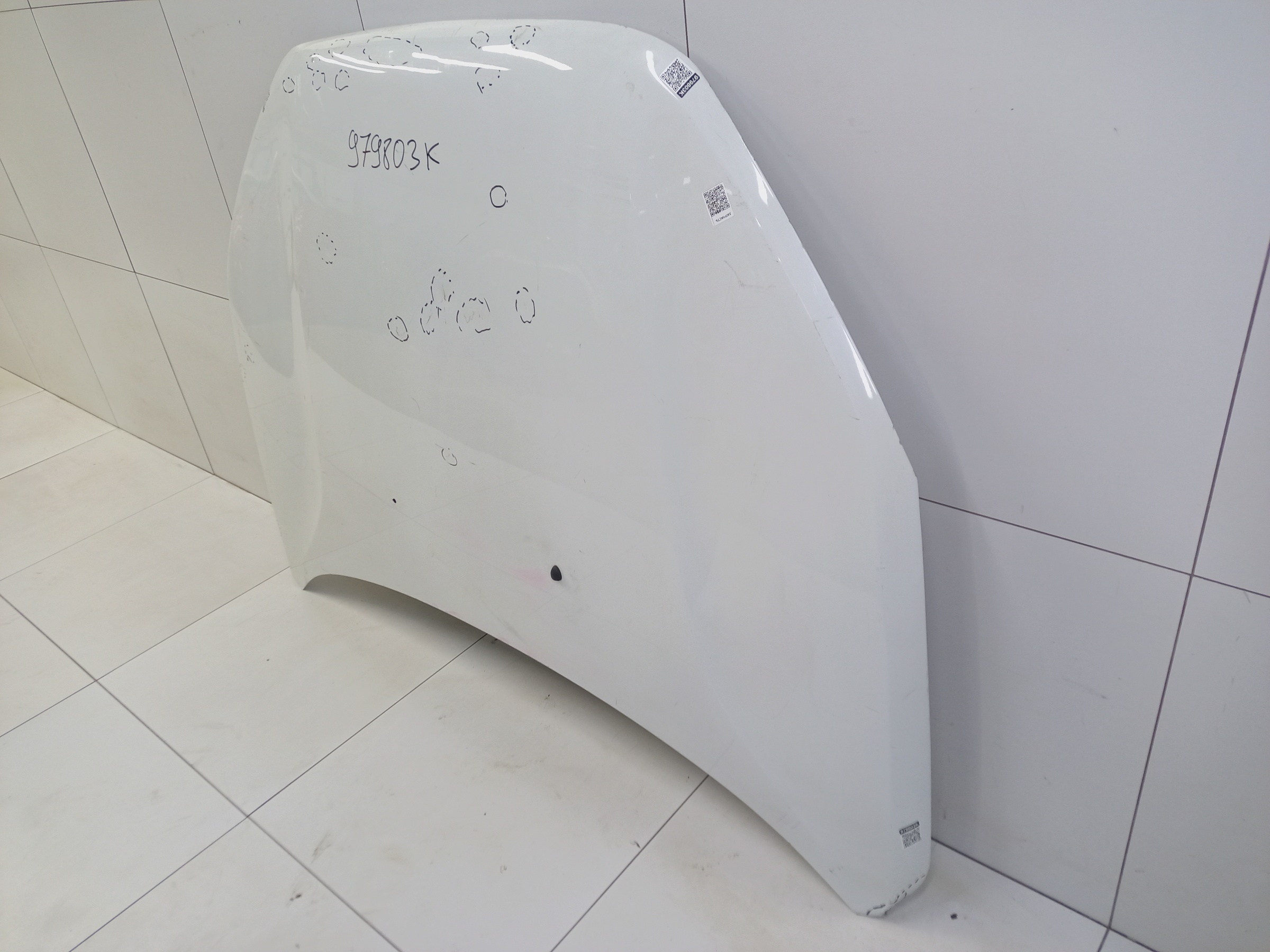 Капот Lada Vesta