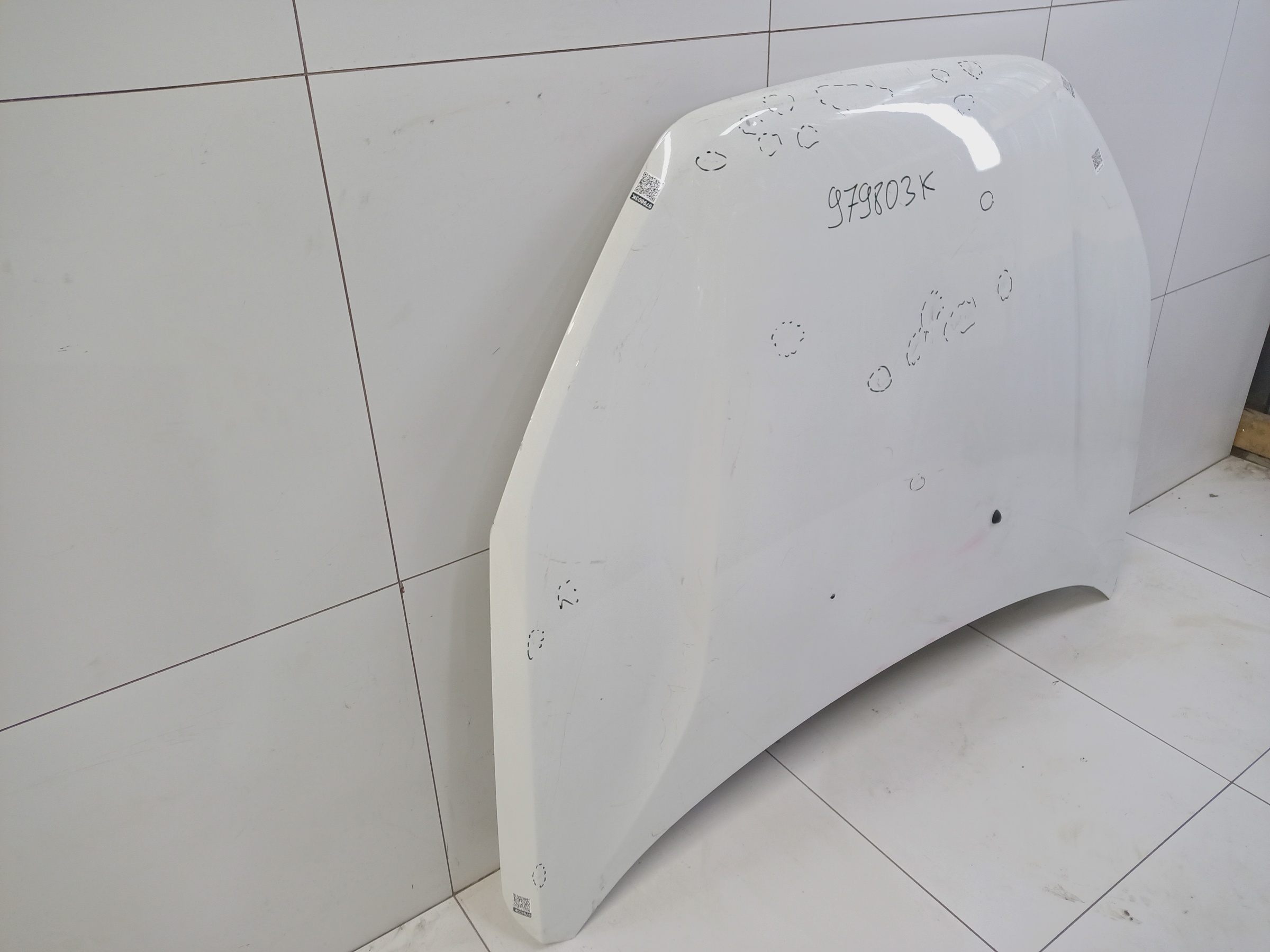 Капот Lada Vesta