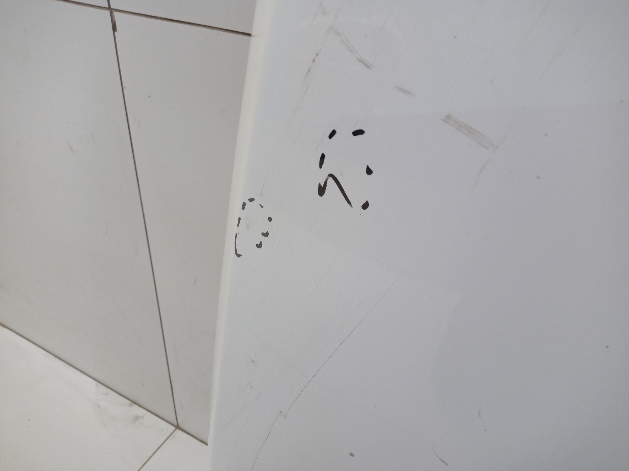 Капот Lada Vesta