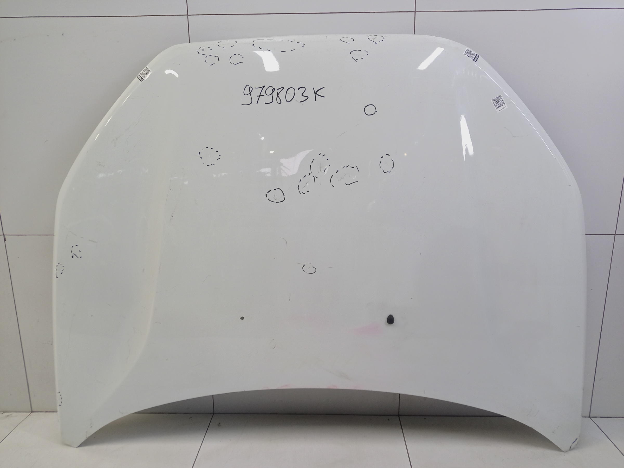 Капот Lada Vesta