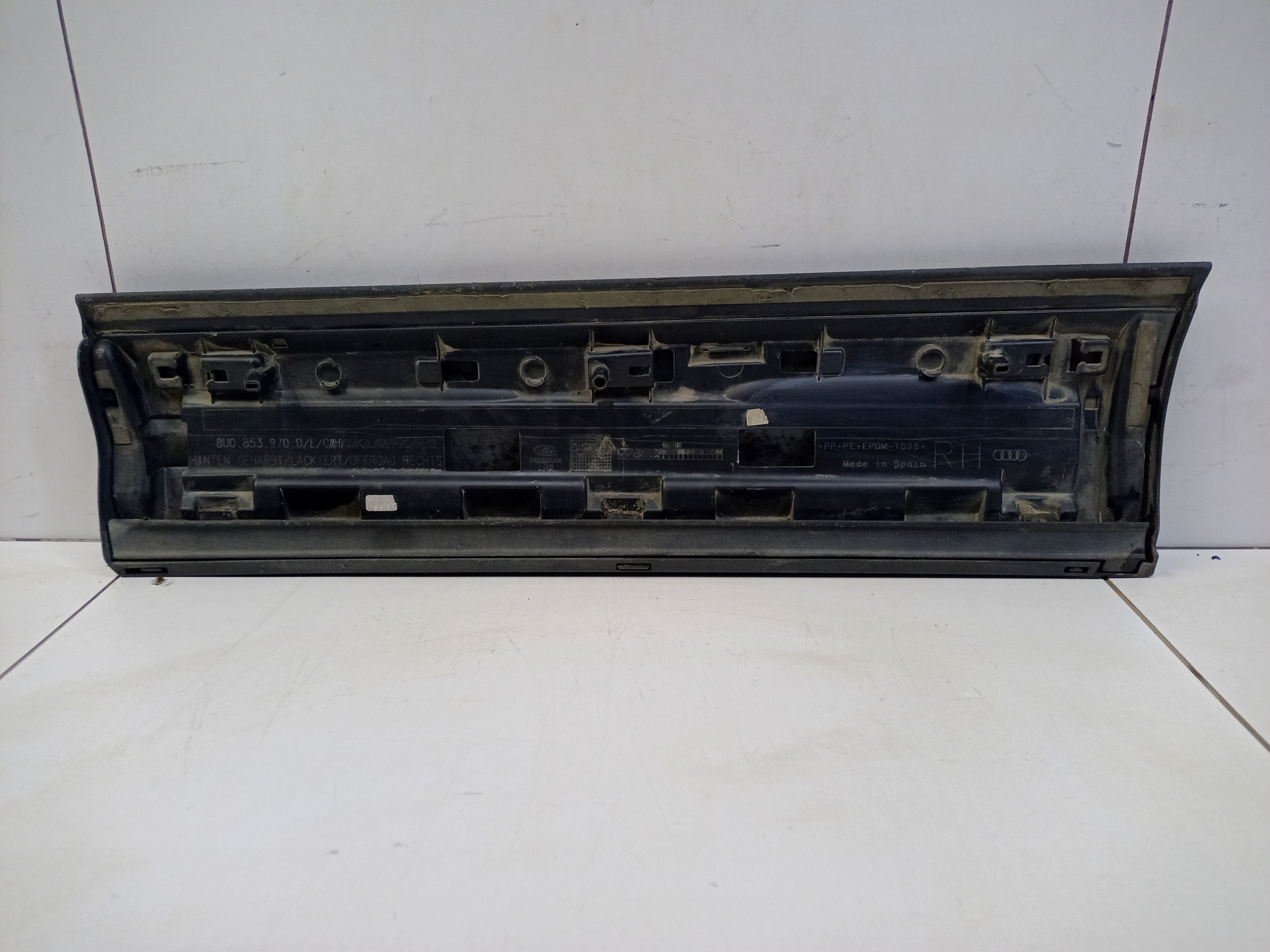 Накладка двери задней правой Audi Q3 1