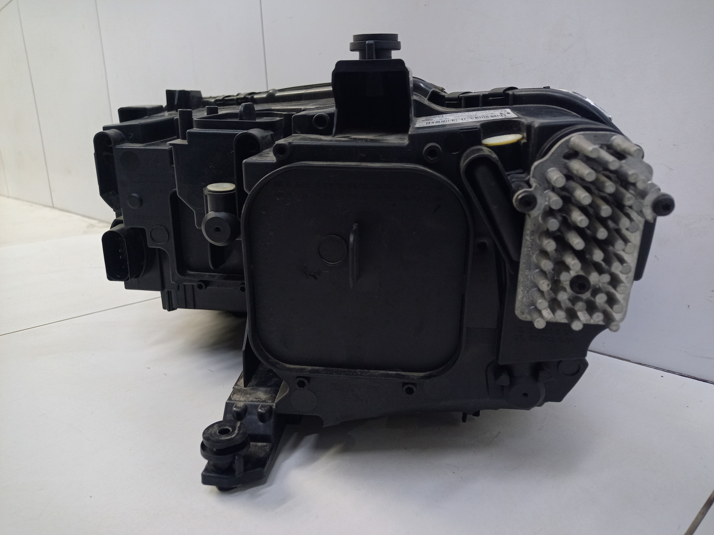 Фара передняя правая Volkswagen Tiguan 2 LED