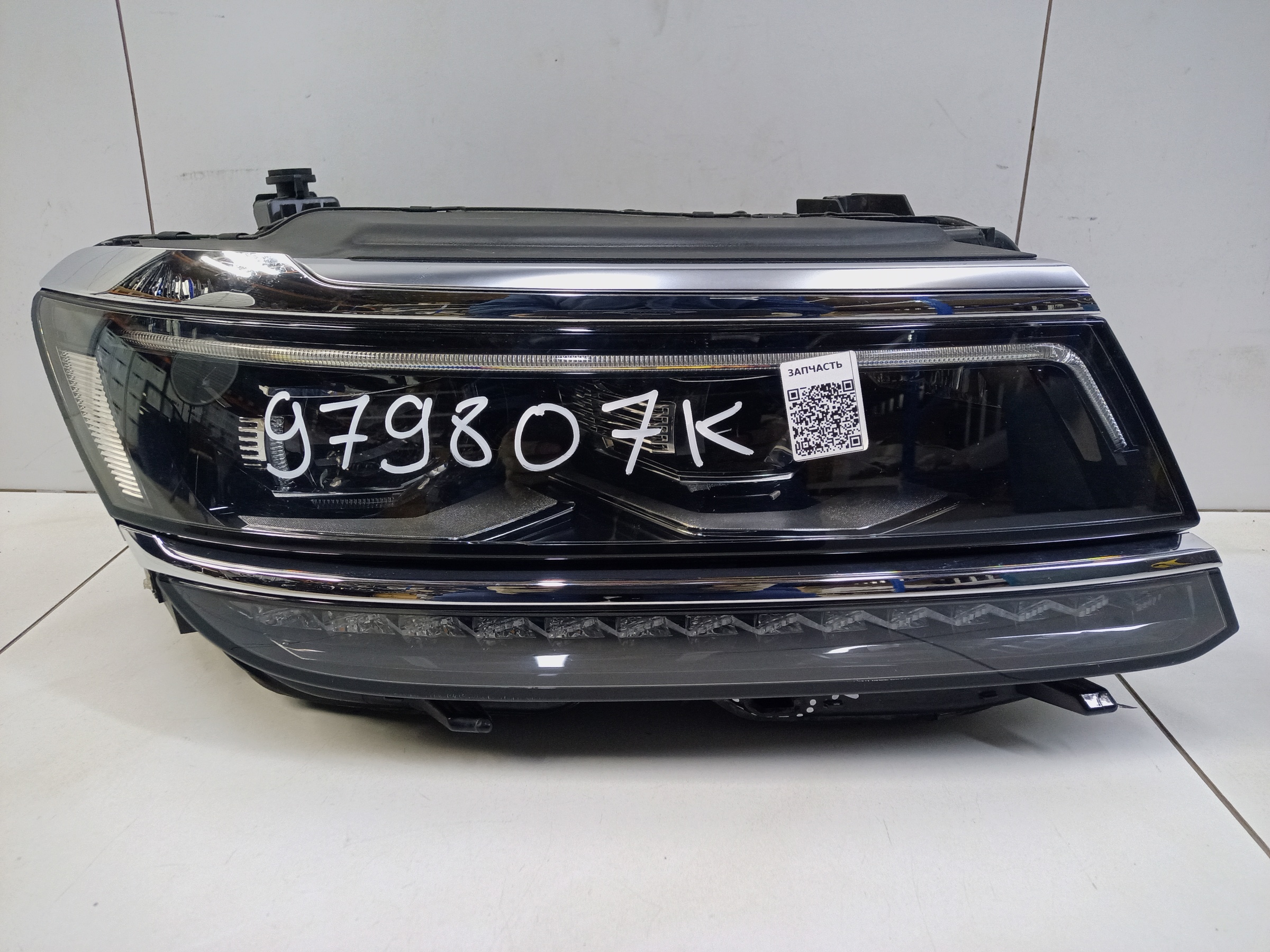 Фара передняя правая Volkswagen Tiguan 2 LED