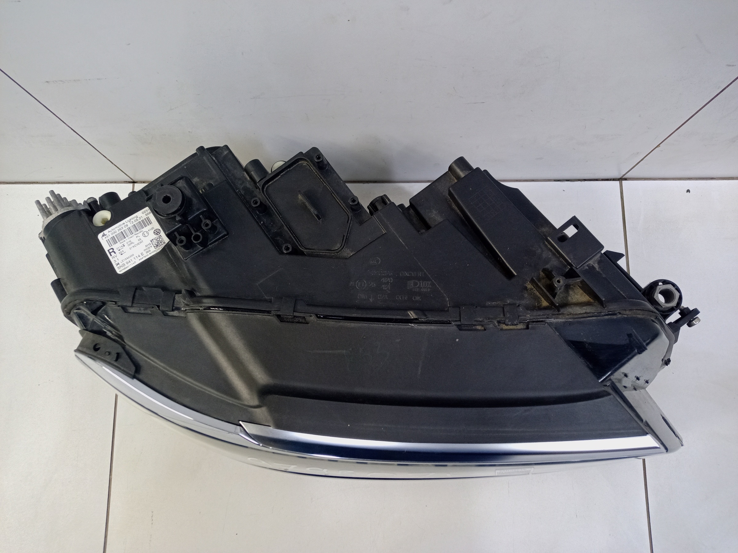 Фара передняя правая Volkswagen Tiguan 2 LED