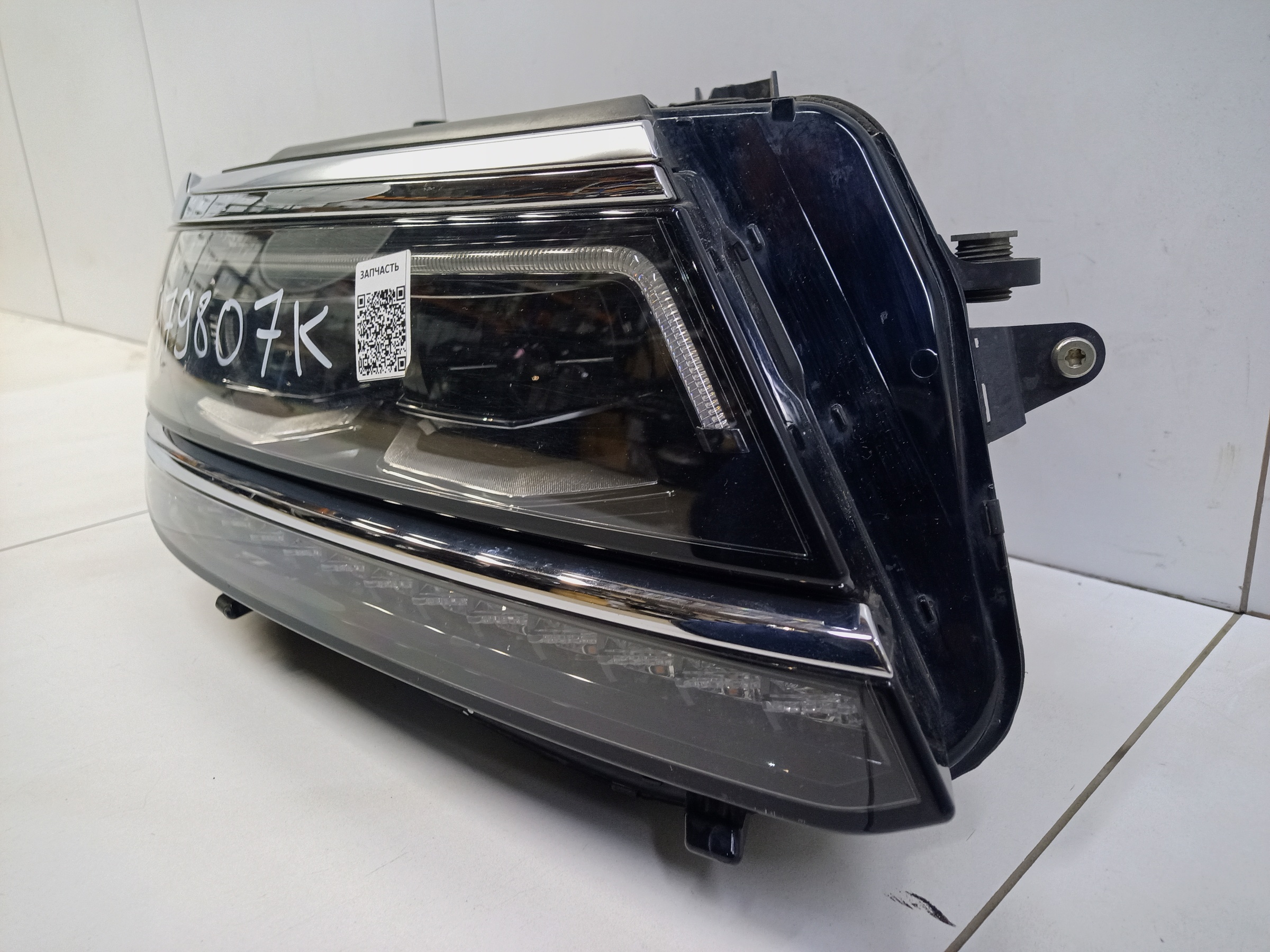 Фара передняя правая Volkswagen Tiguan 2 LED