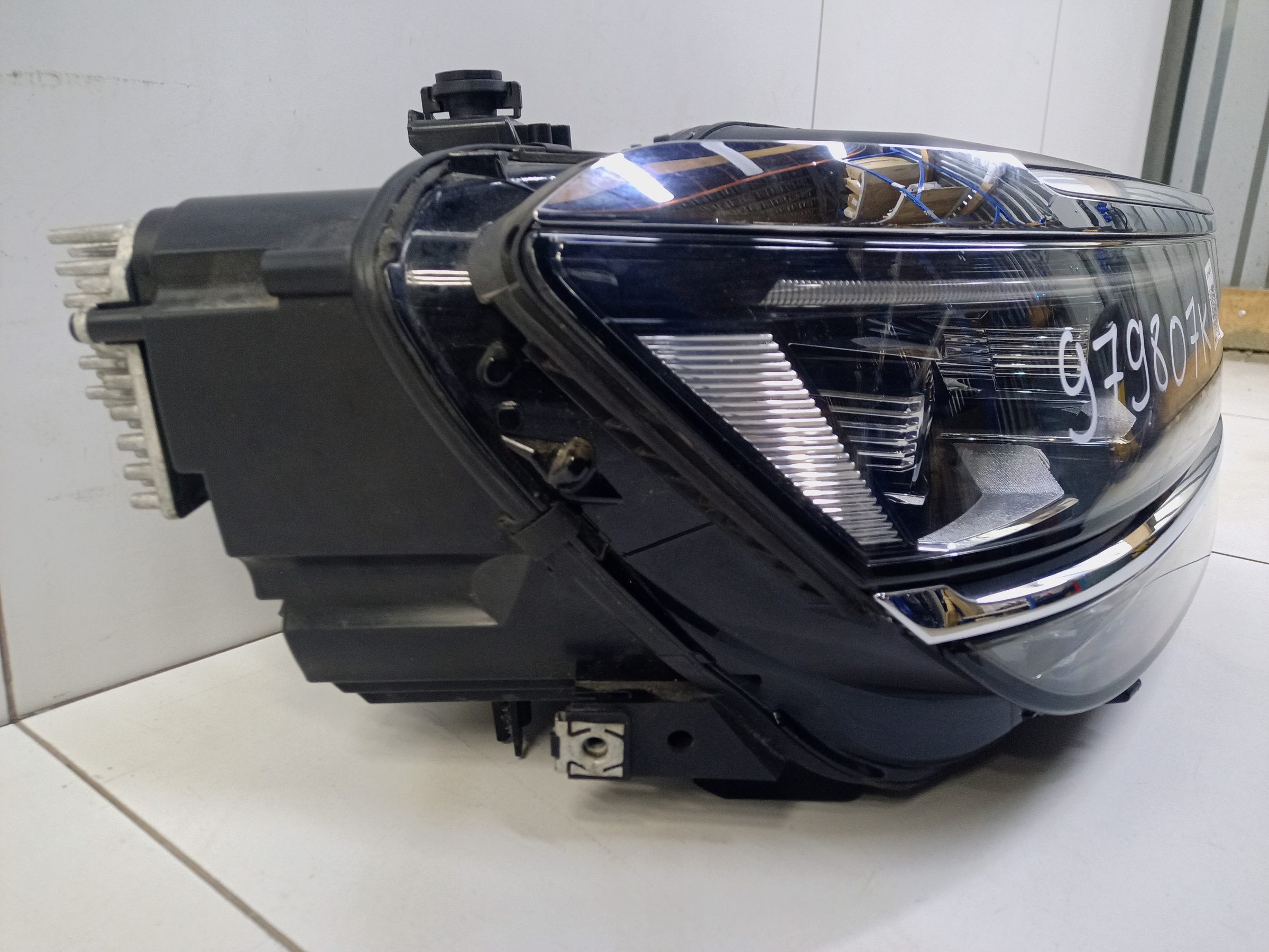 Фара передняя правая Volkswagen Tiguan 2 LED