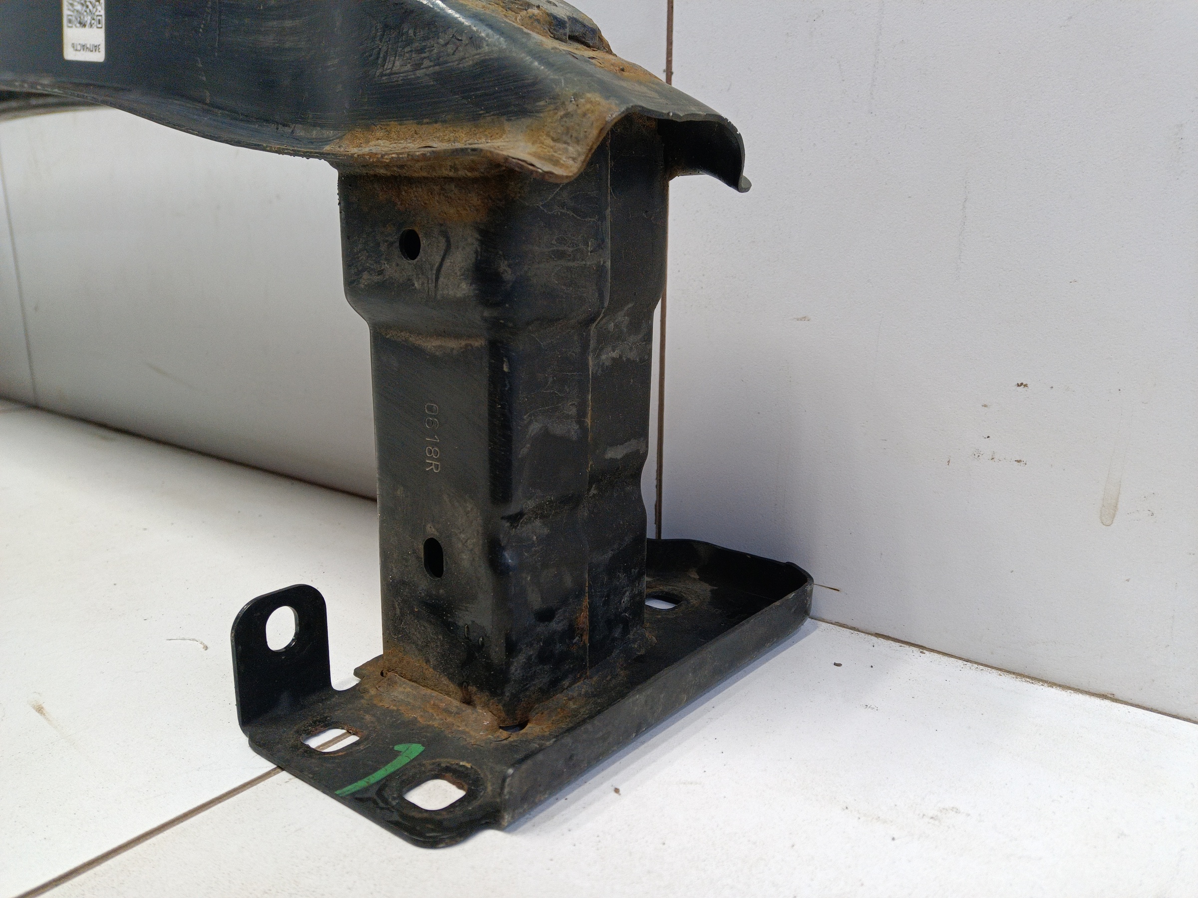 Усилитель переднего бампера Volkswagen Polo 5 Sedan