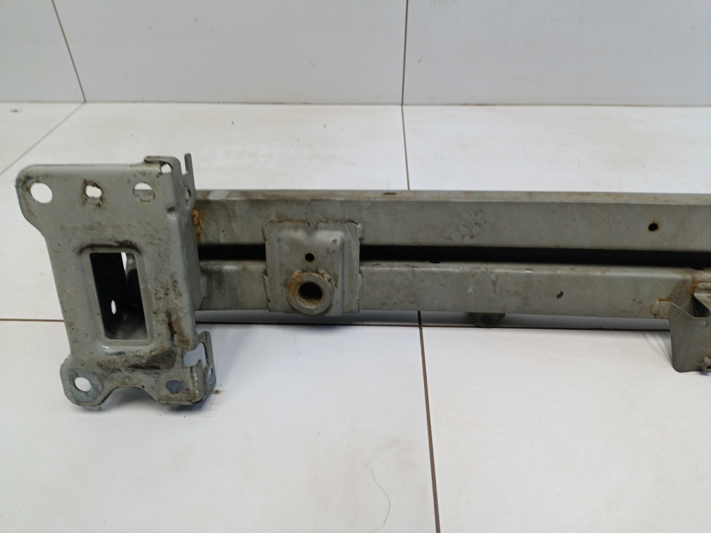 Усилитель переднего бампера Geely Coolray