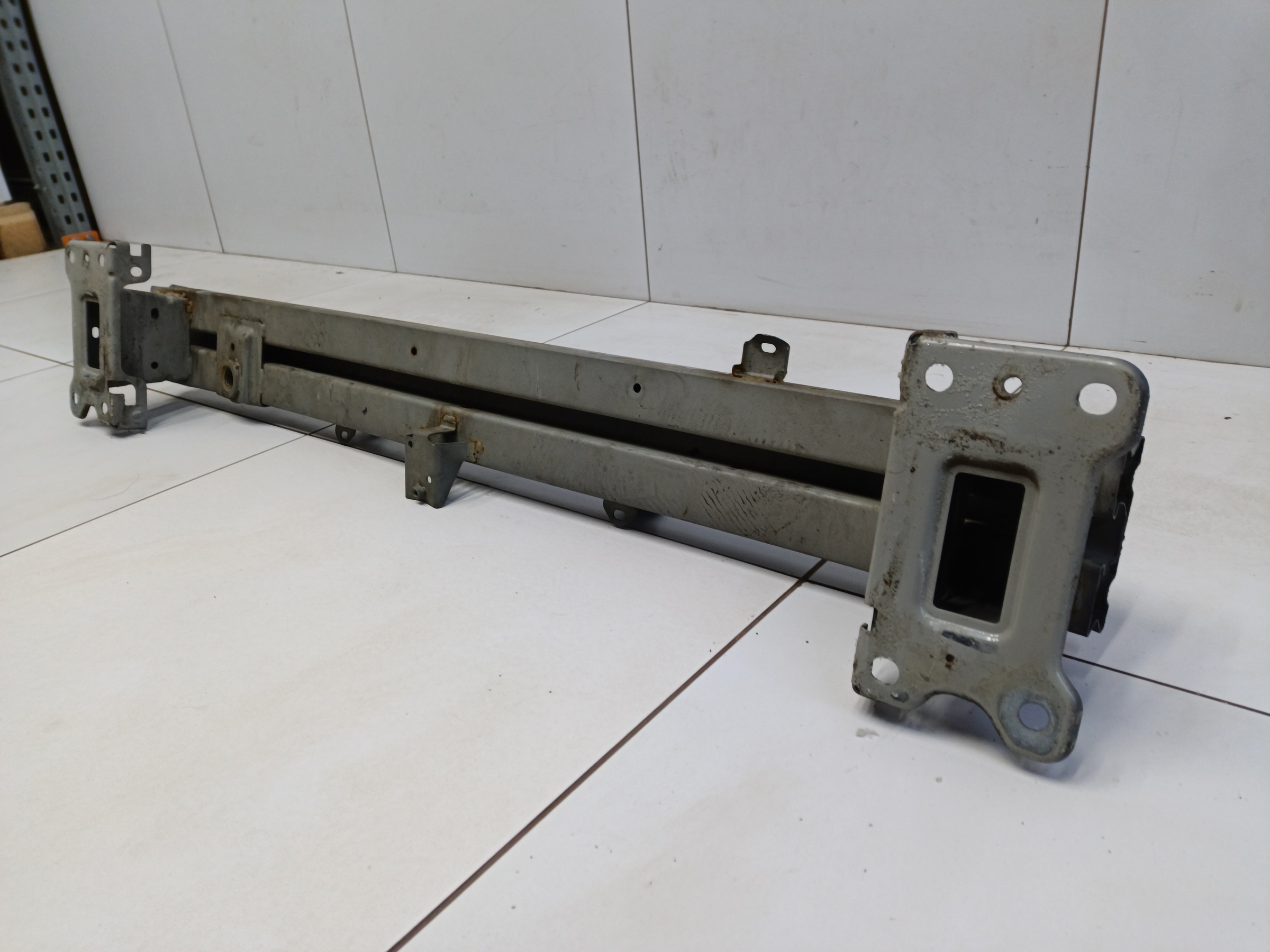 Усилитель переднего бампера Geely Coolray