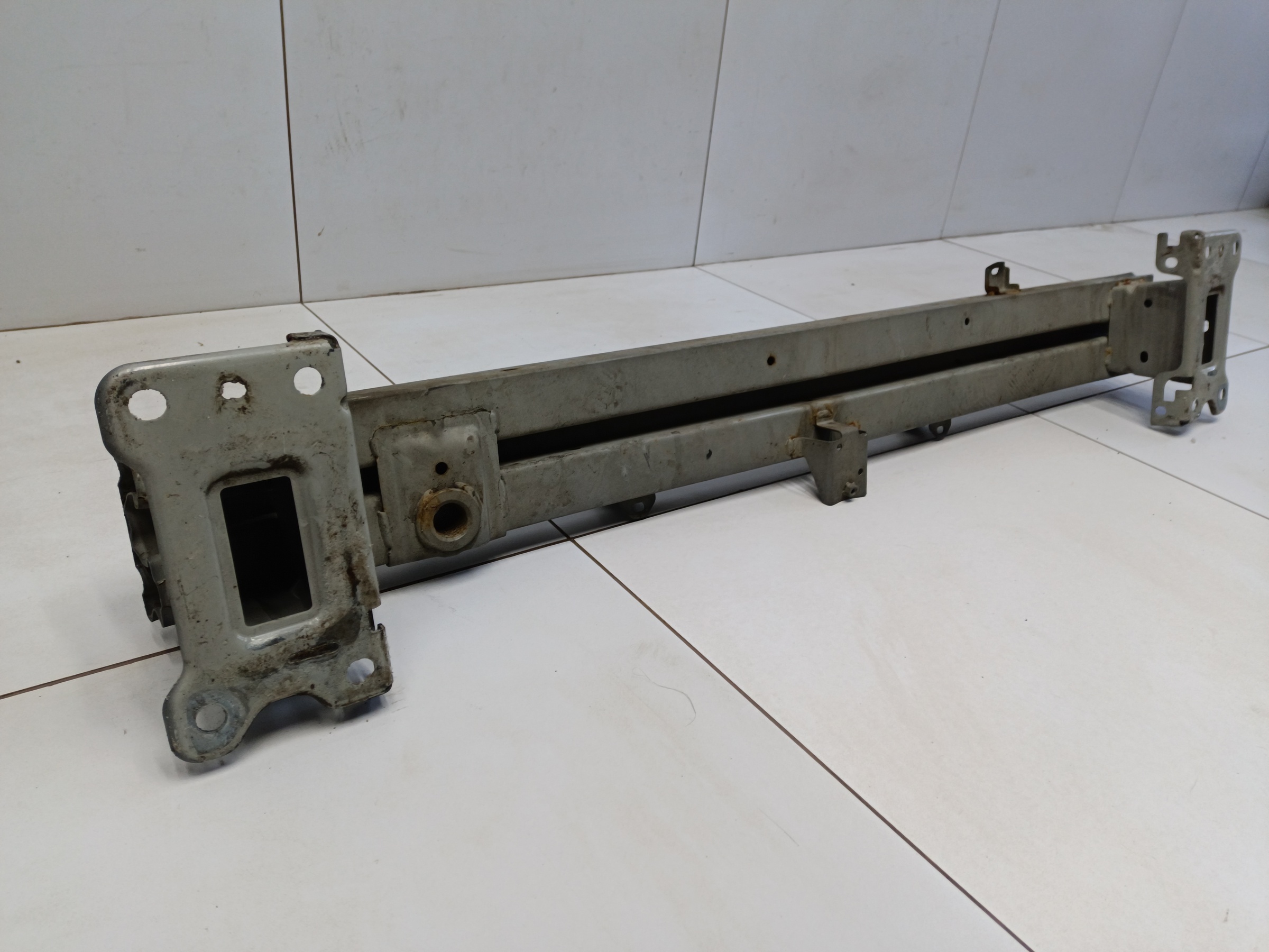 Усилитель переднего бампера Geely Coolray