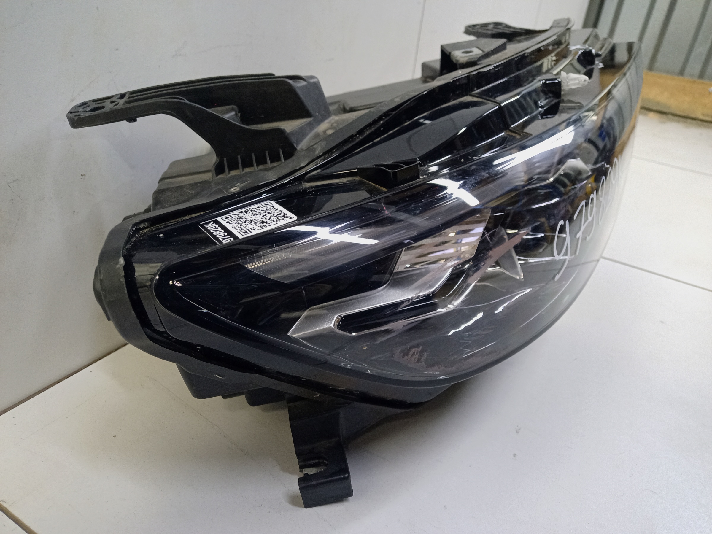 Фара передняя правая Voyah Free Restail