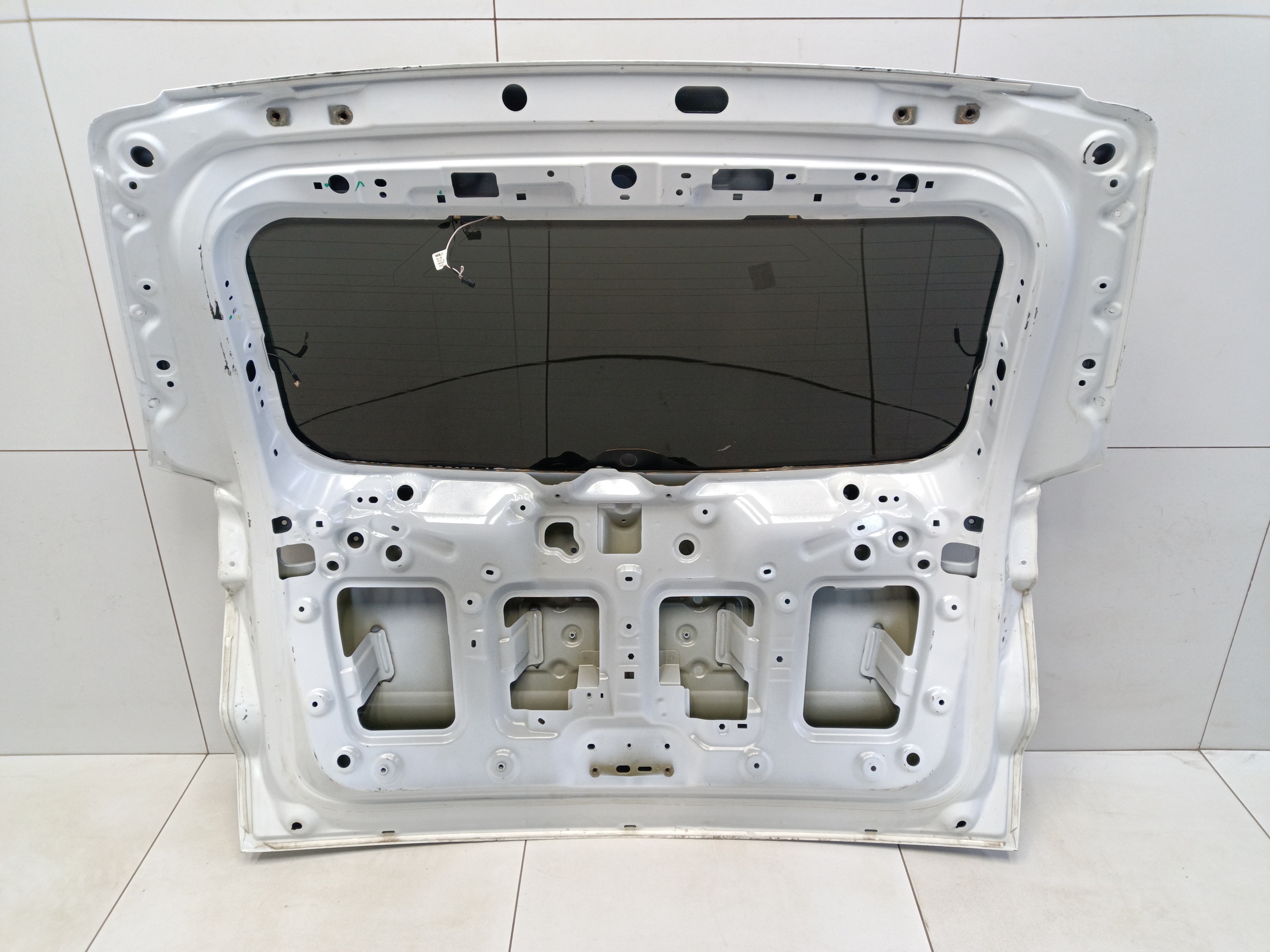 Крышка багажника Geely Atlas Pro