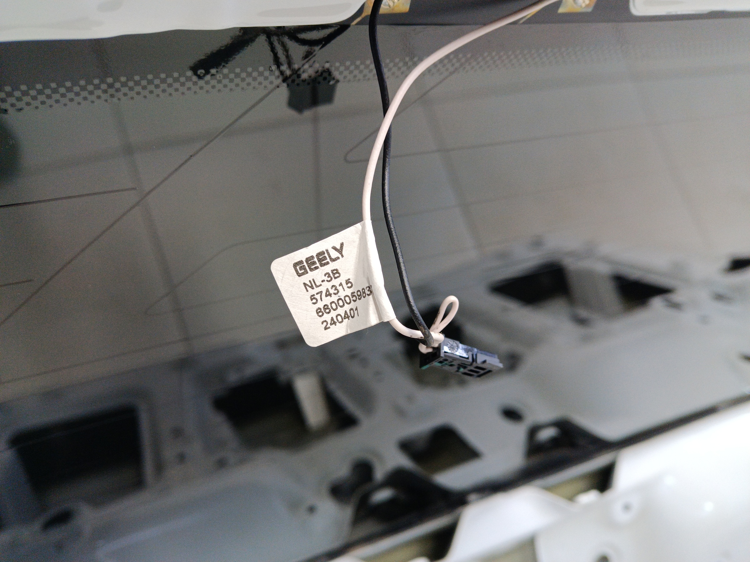 Крышка багажника Geely Atlas Pro