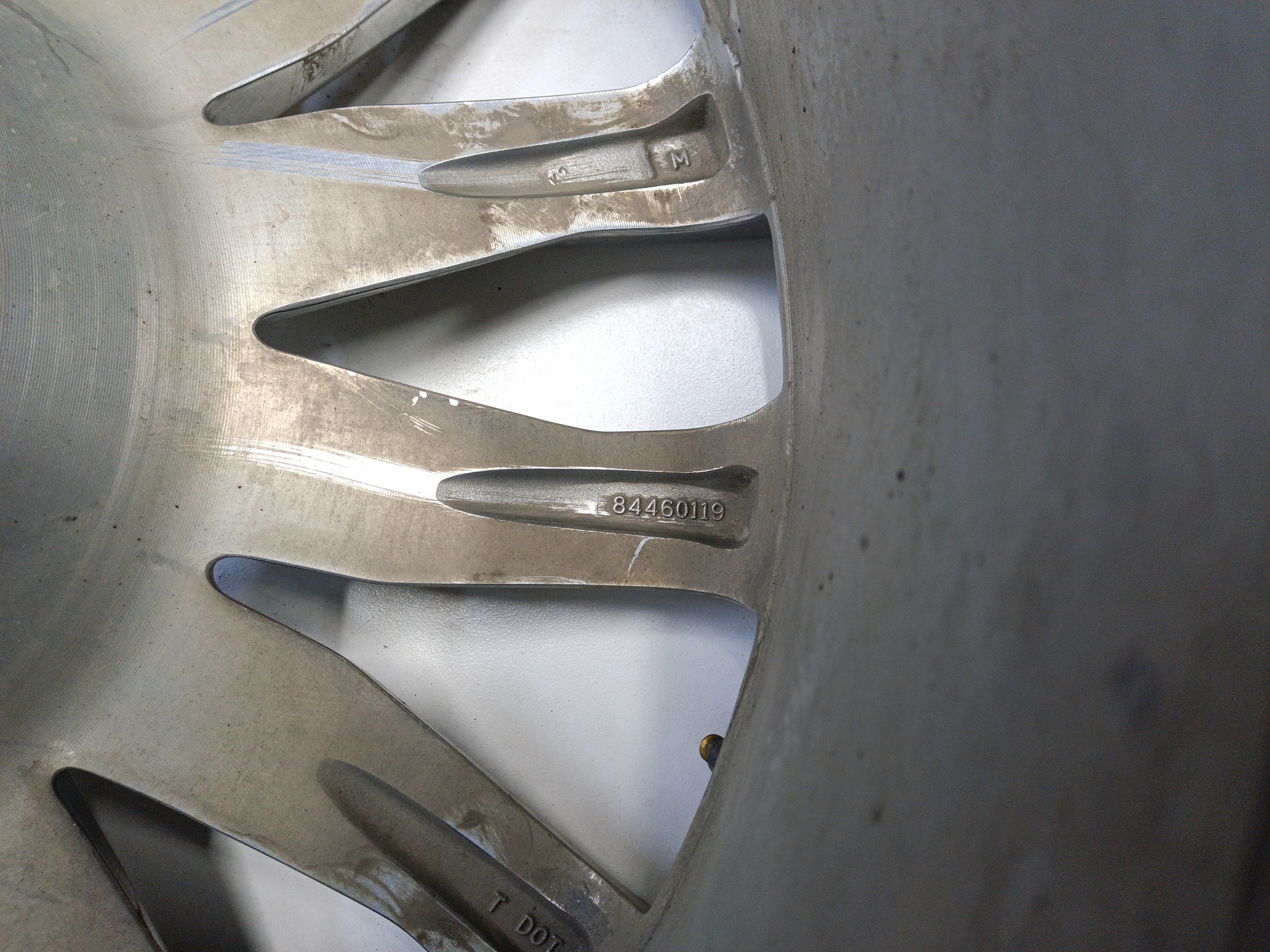 Диск колеса литой Cadillac Escalade 5 R22