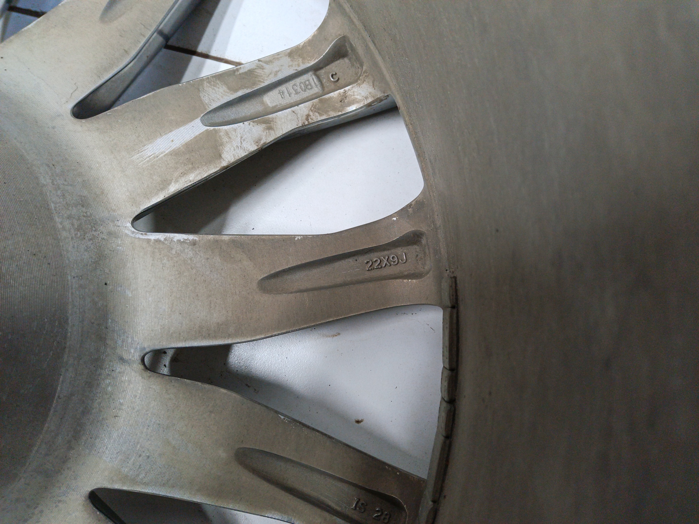 Диск колеса литой Cadillac Escalade 5 R22