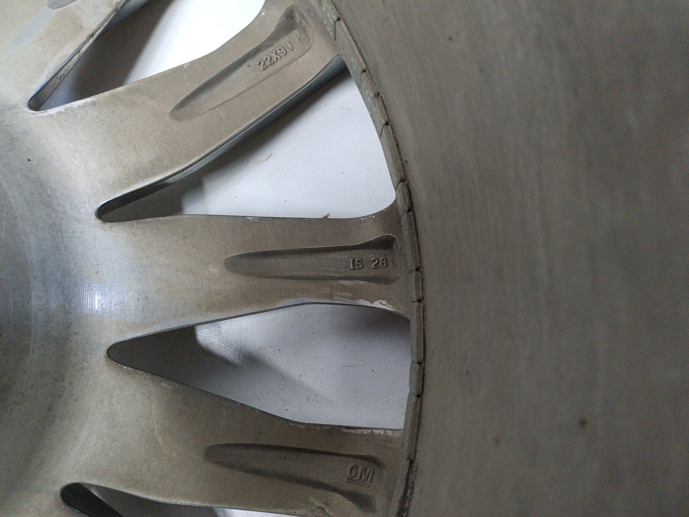 Диск колеса литой Cadillac Escalade 5 R22