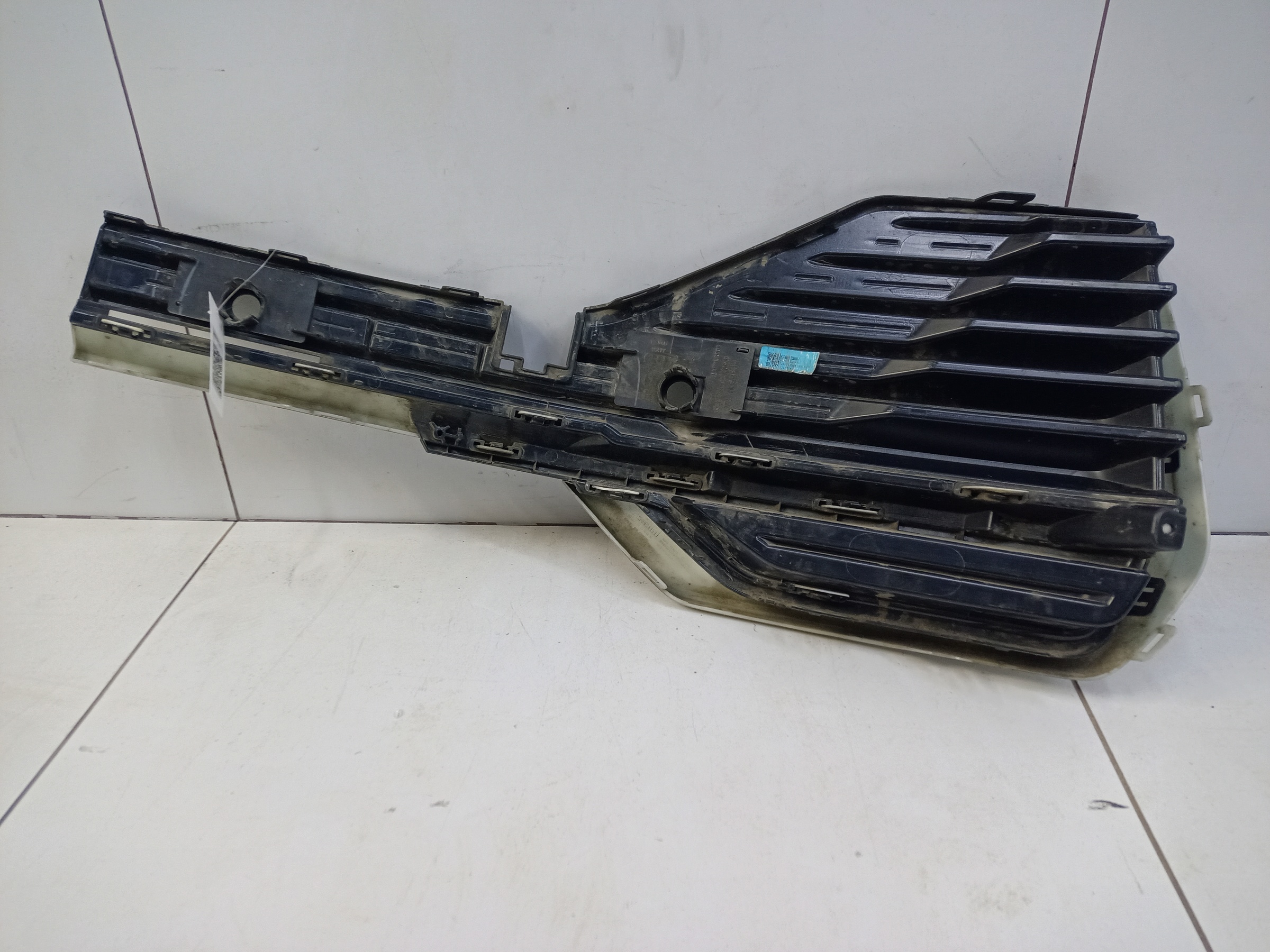 Решетка переднего бампера правая Geely Monjaro