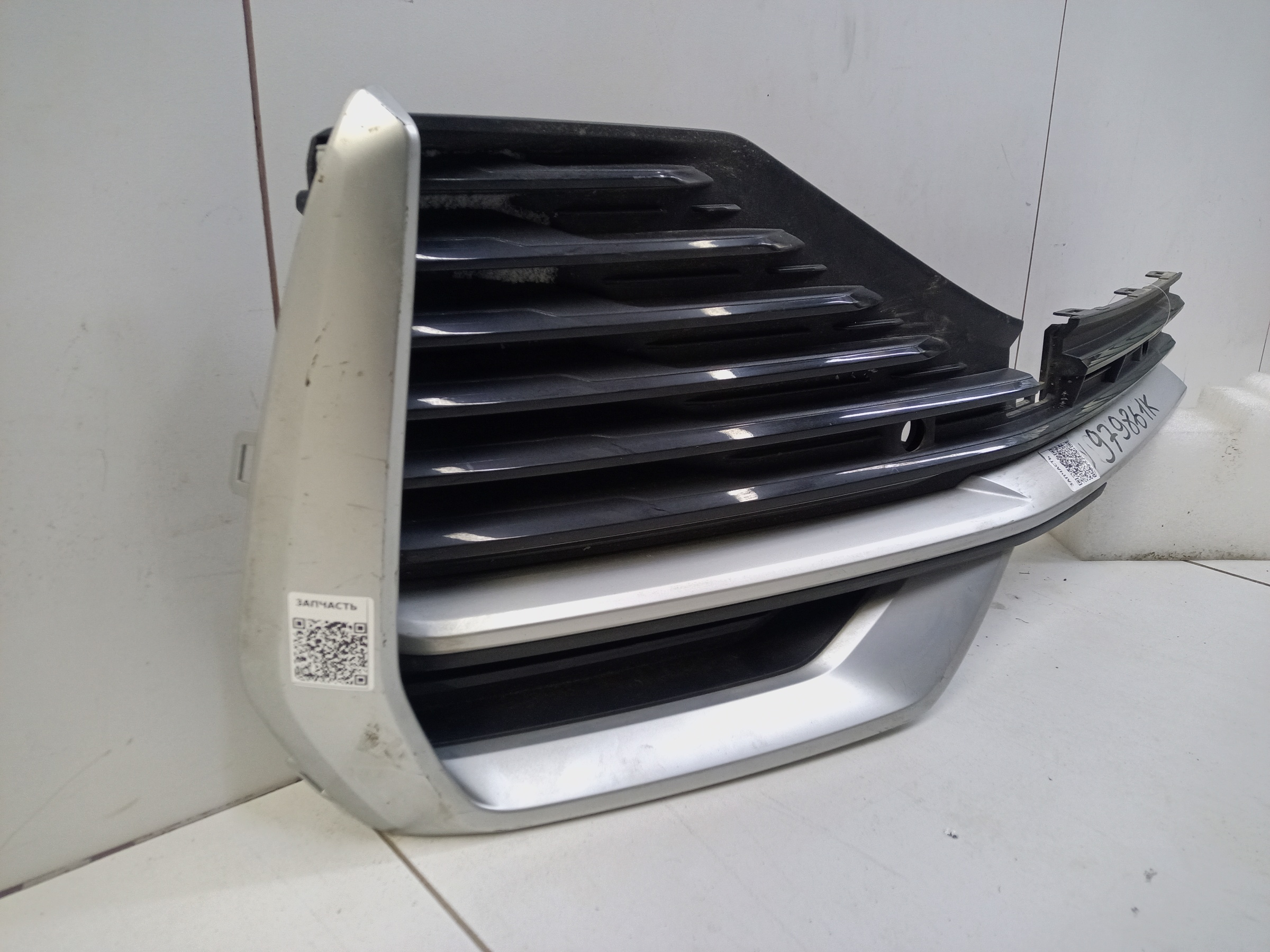 Решетка переднего бампера правая Geely Monjaro