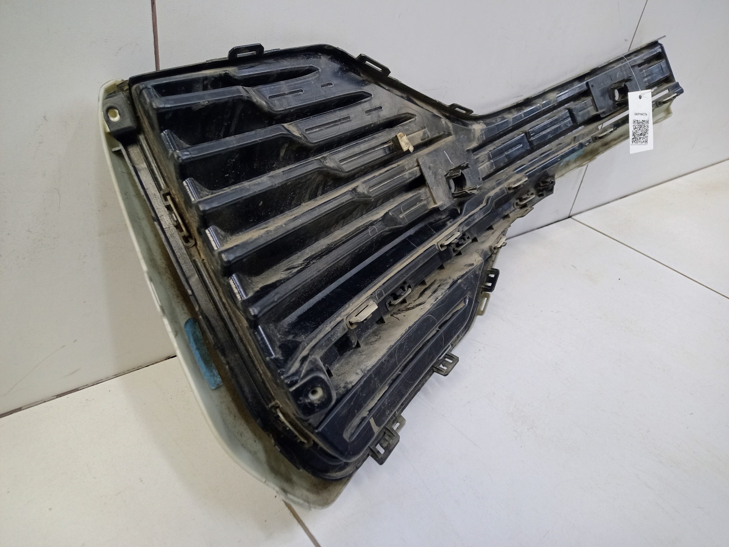 Решетка переднего бампера левая Geely Monjaro