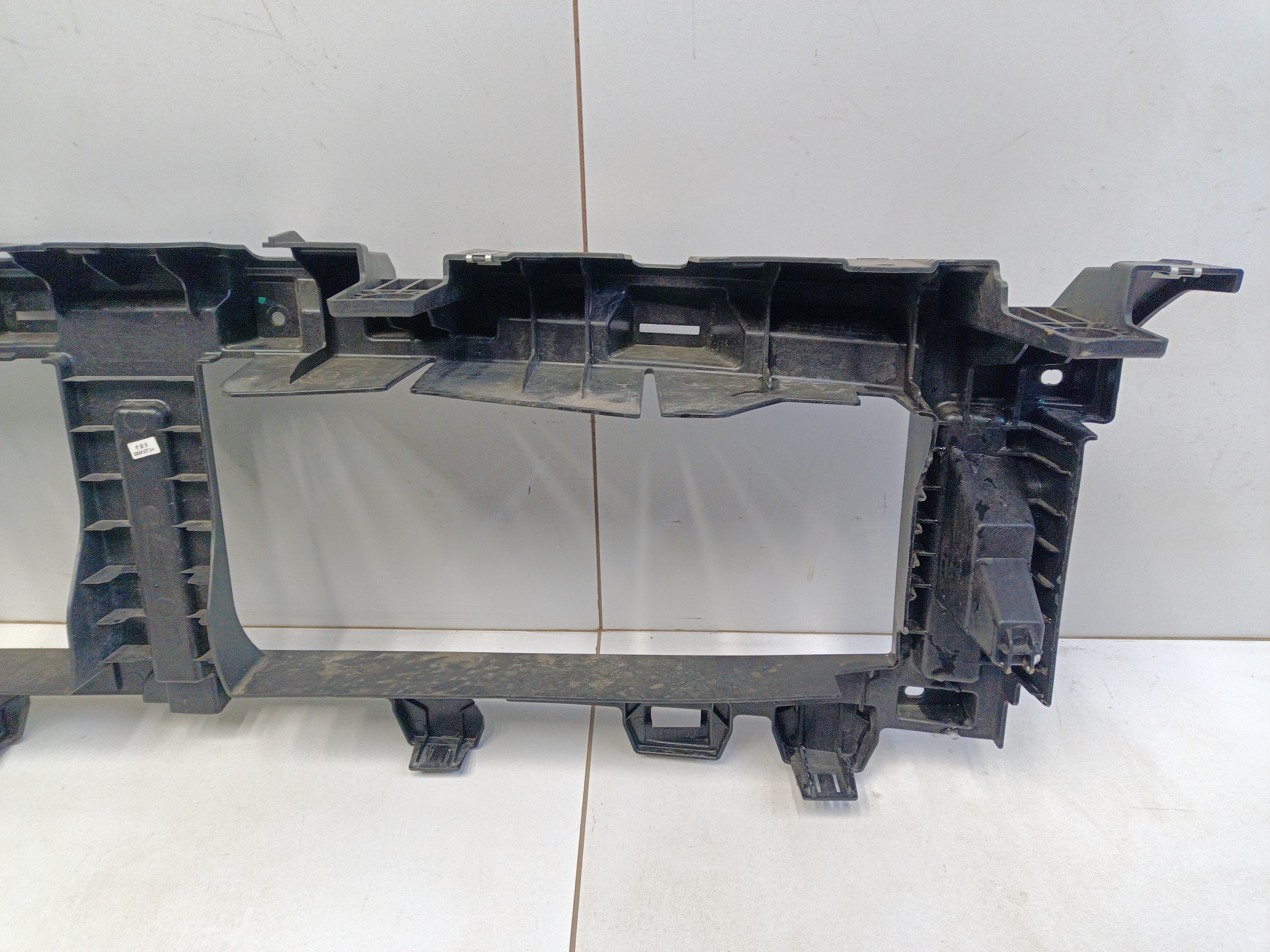 Кронштейн переднего бампера центральный Geely Preface