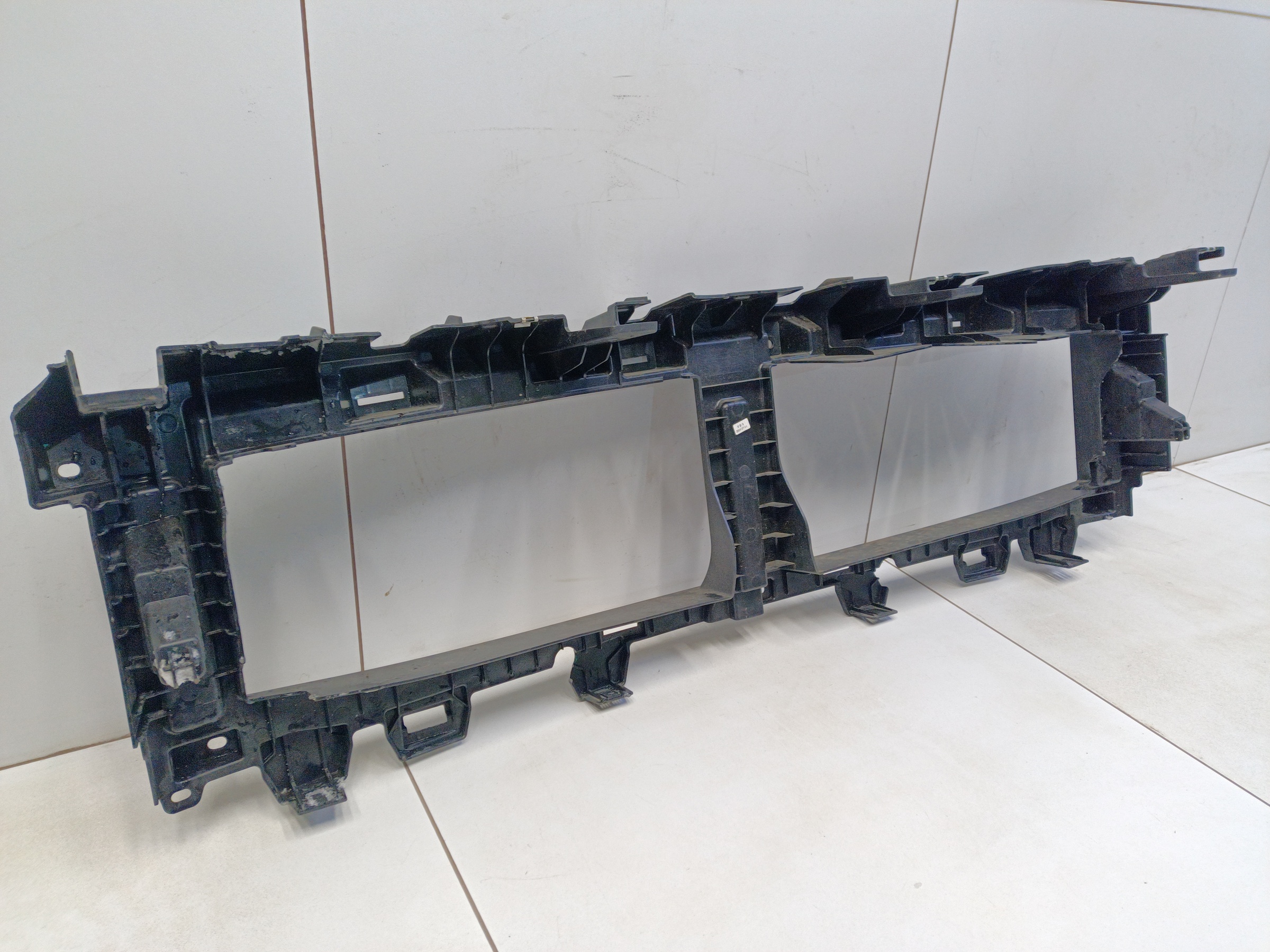 Кронштейн переднего бампера центральный Geely Preface