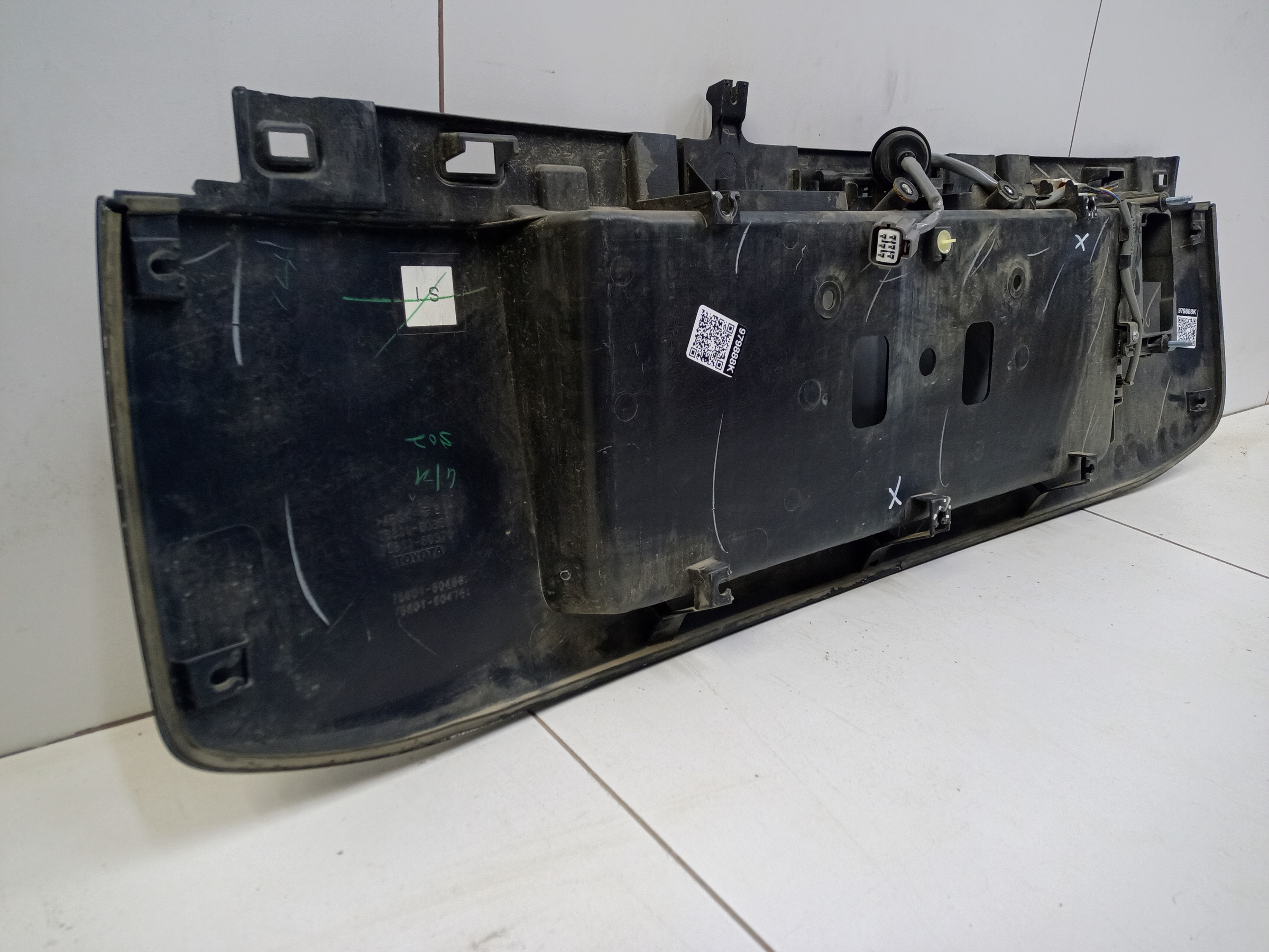 Накладка крышки багажника Toyota Land Cruiser Prado 150 Restail 2