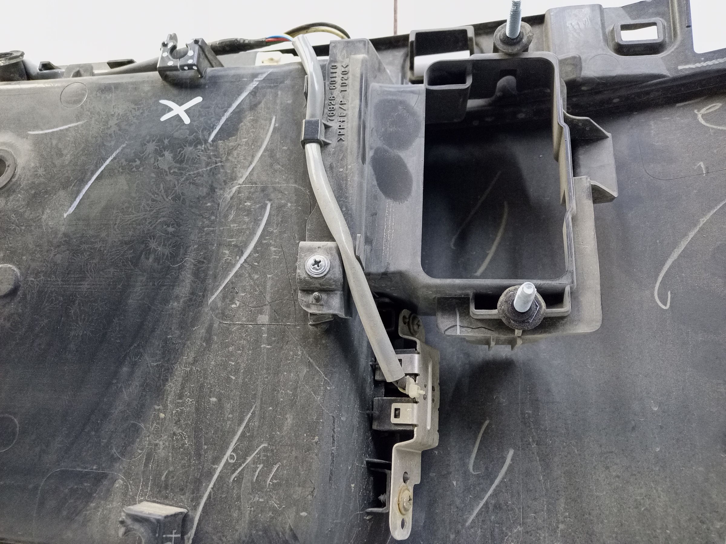 Накладка крышки багажника Toyota Land Cruiser Prado 150 Restail 2