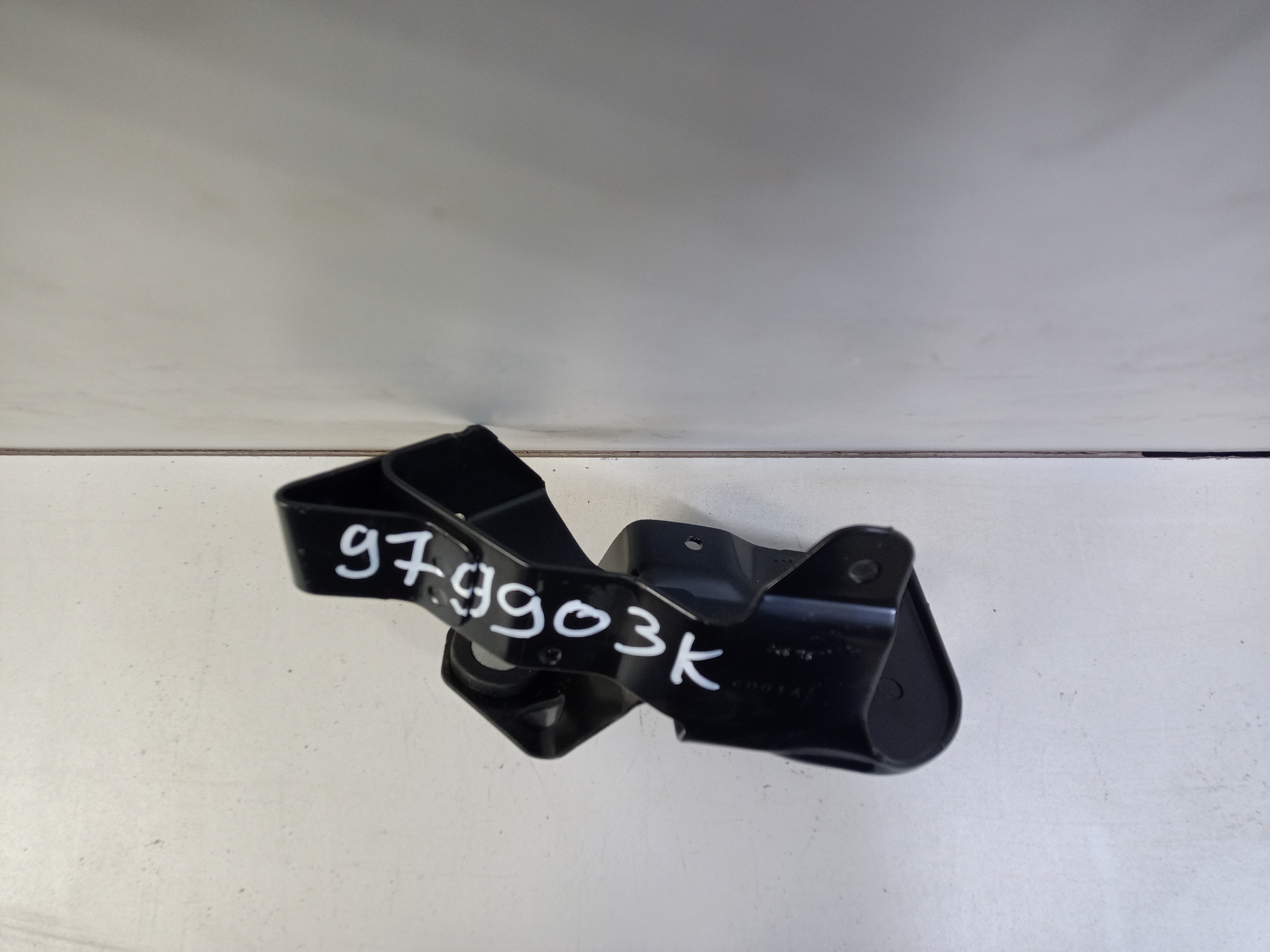 Кронштейн компрессора пневмоподвески Mercedes Benz GLS-Klasse X166